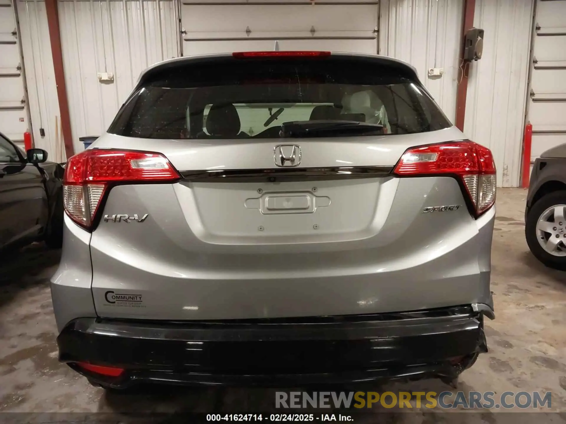 16 Photograph of a damaged car 3CZRU5H15KG707576 HONDA HR-V 2019
