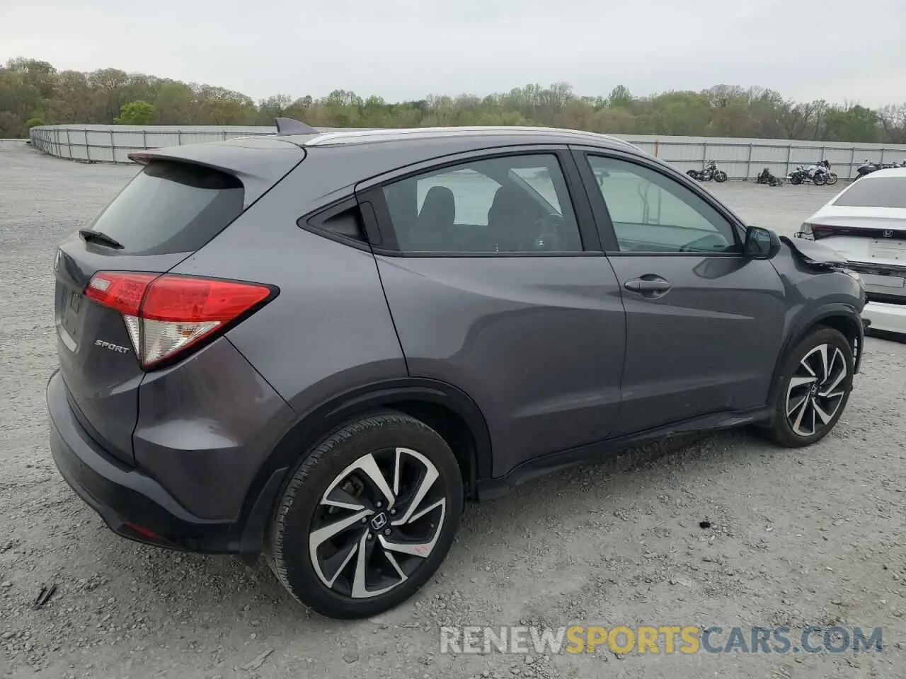 3 Photograph of a damaged car 3CZRU5H15KG711658 HONDA HR-V 2019