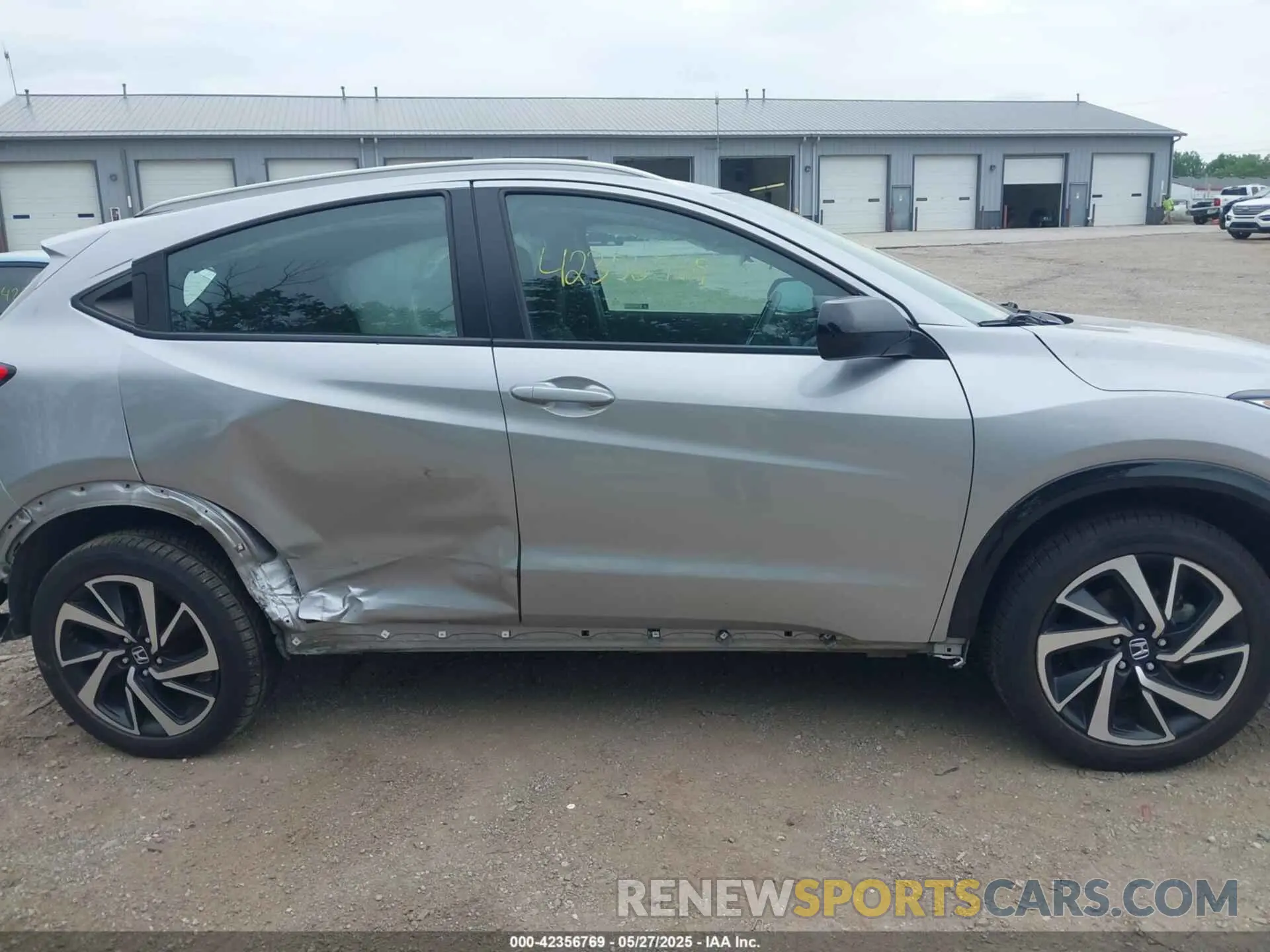 14 Photograph of a damaged car 3CZRU5H15KM725481 HONDA HR-V 2019