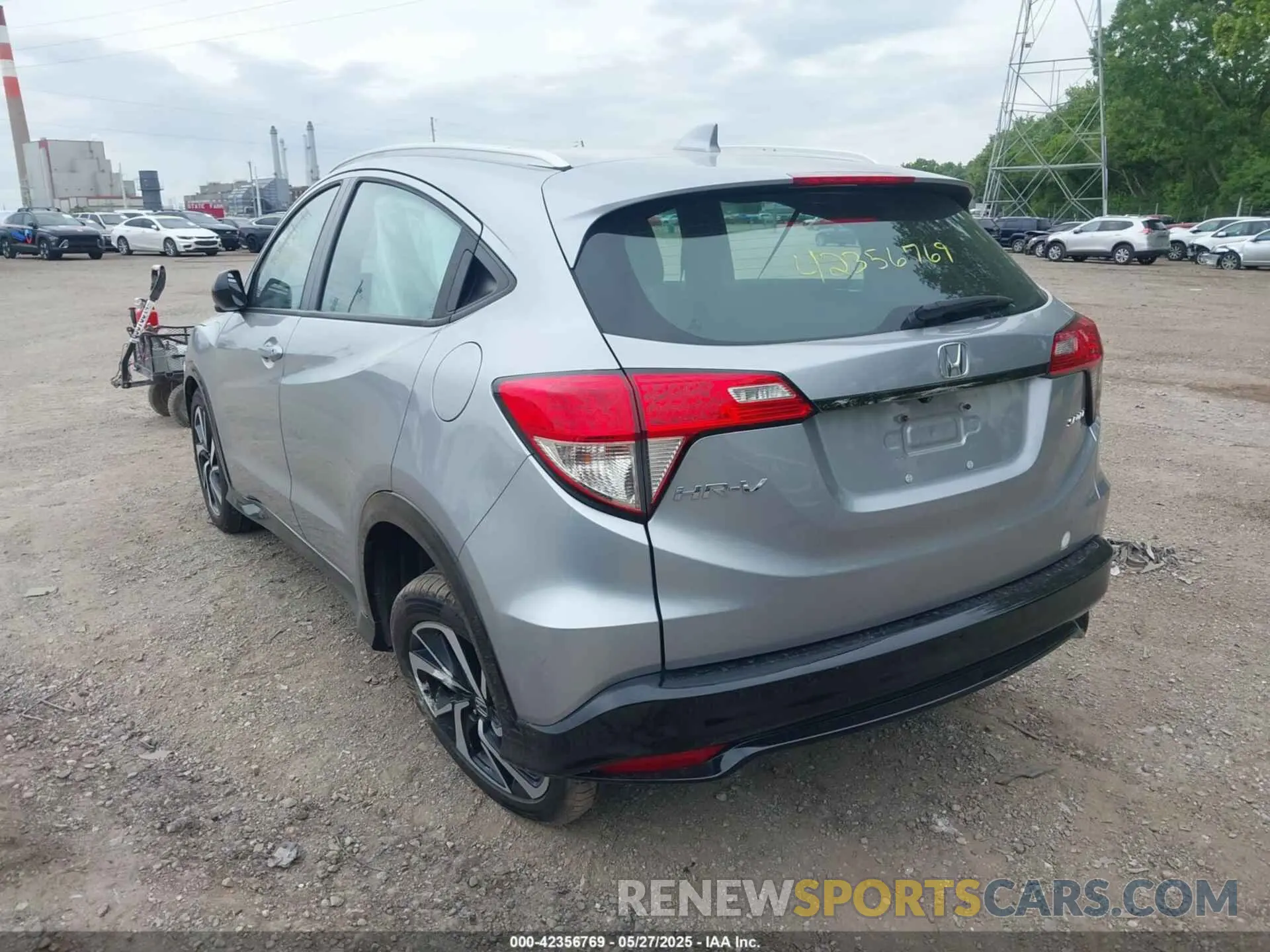 3 Photograph of a damaged car 3CZRU5H15KM725481 HONDA HR-V 2019