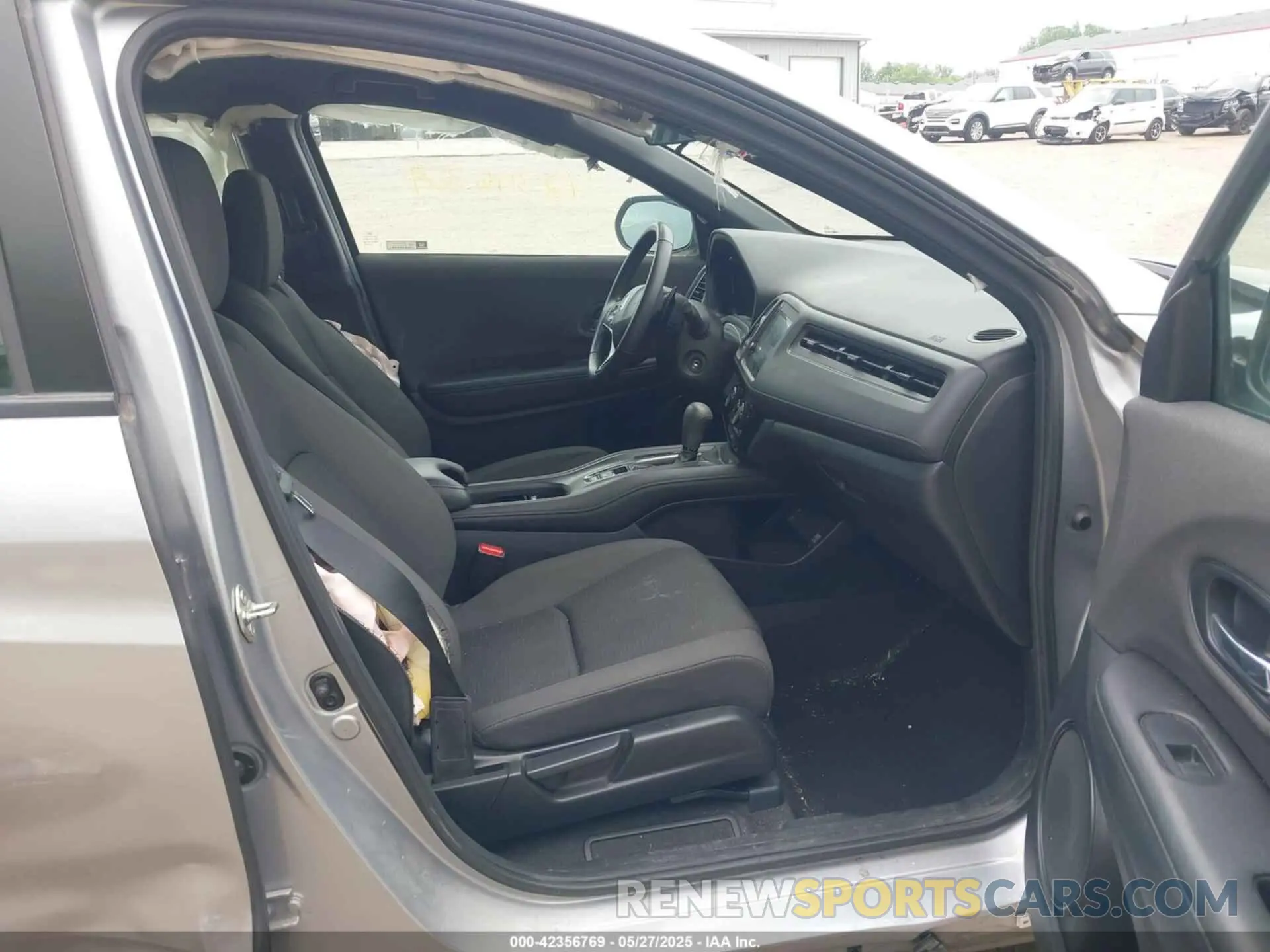 5 Photograph of a damaged car 3CZRU5H15KM725481 HONDA HR-V 2019
