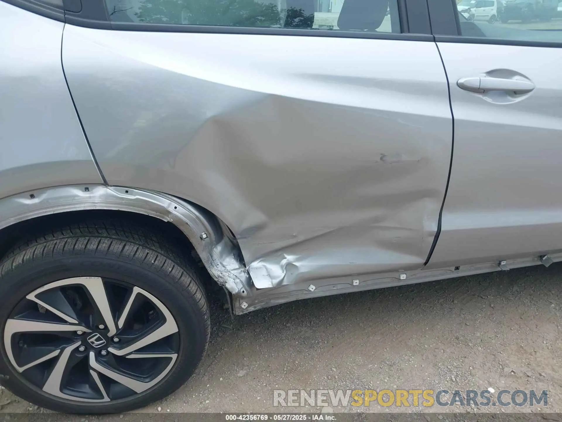 6 Photograph of a damaged car 3CZRU5H15KM725481 HONDA HR-V 2019