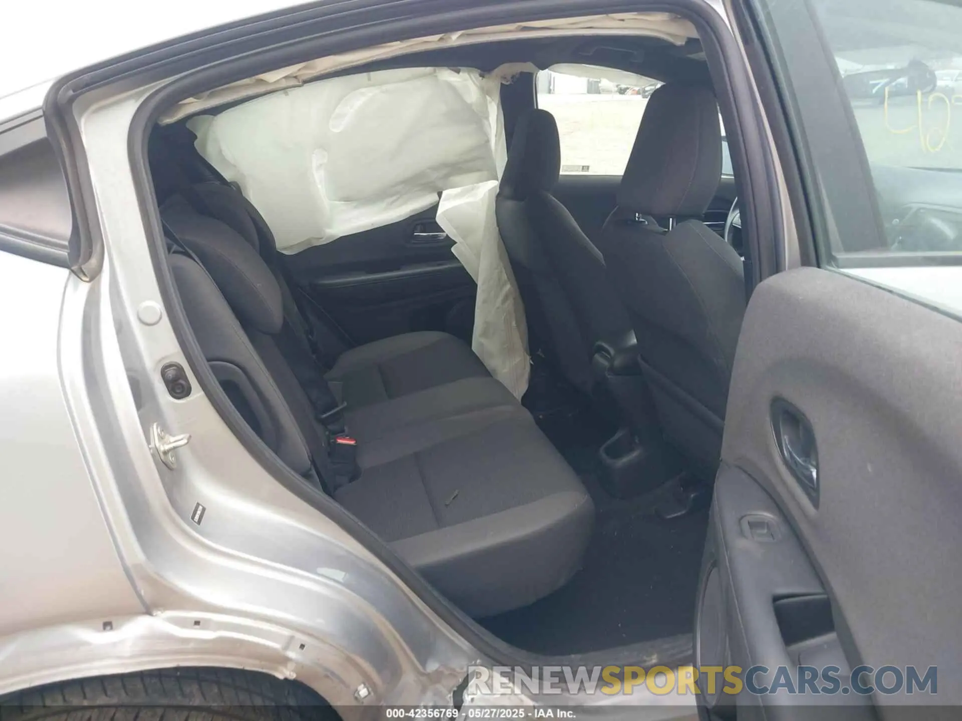 8 Photograph of a damaged car 3CZRU5H15KM725481 HONDA HR-V 2019