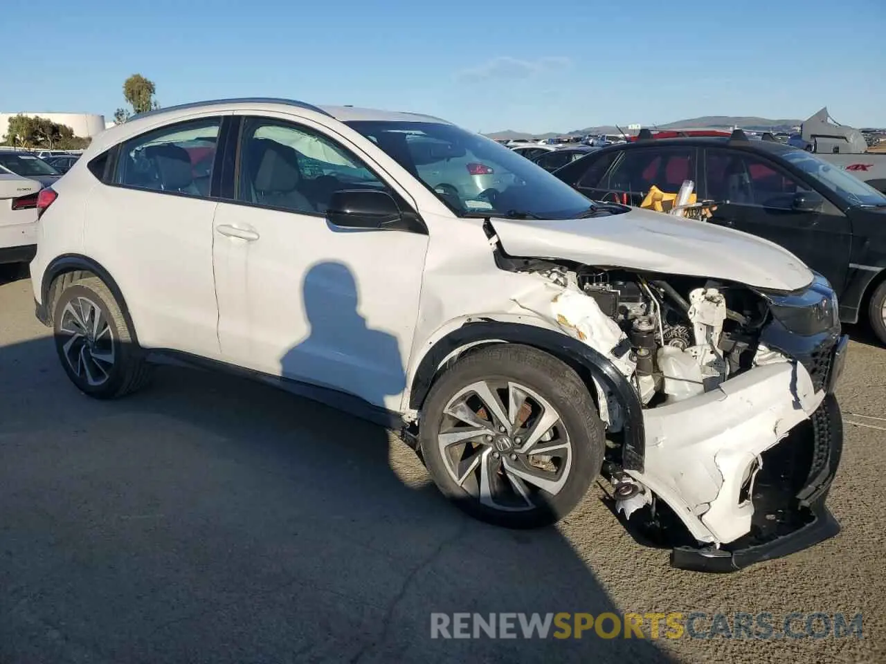 4 Photograph of a damaged car 3CZRU5H15KM727781 HONDA HR-V 2019