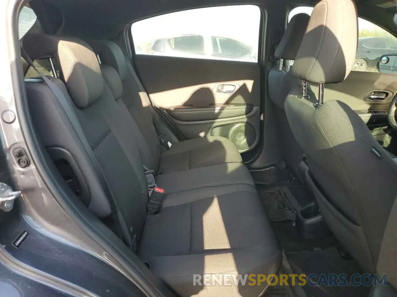 11 Photograph of a damaged car 3CZRU5H16KG702144 HONDA HR-V 2019