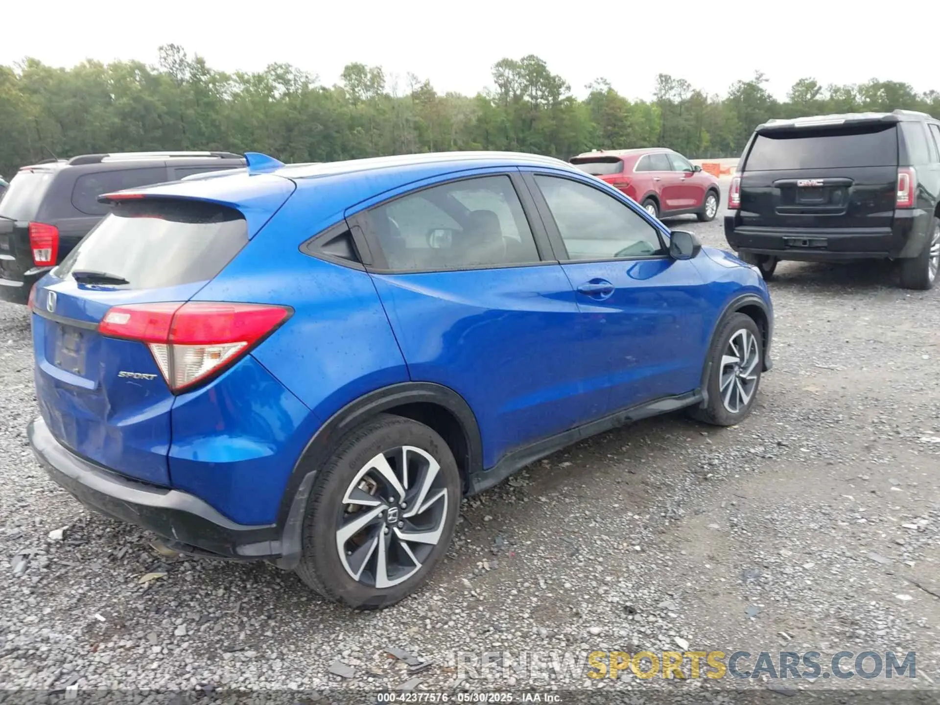 4 Photograph of a damaged car 3CZRU5H16KG704654 HONDA HR-V 2019