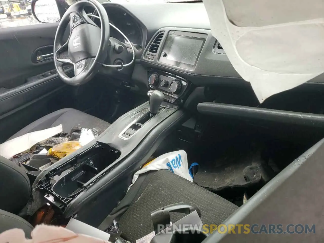 8 Photograph of a damaged car 3CZRU5H16KG706601 HONDA HR-V 2019