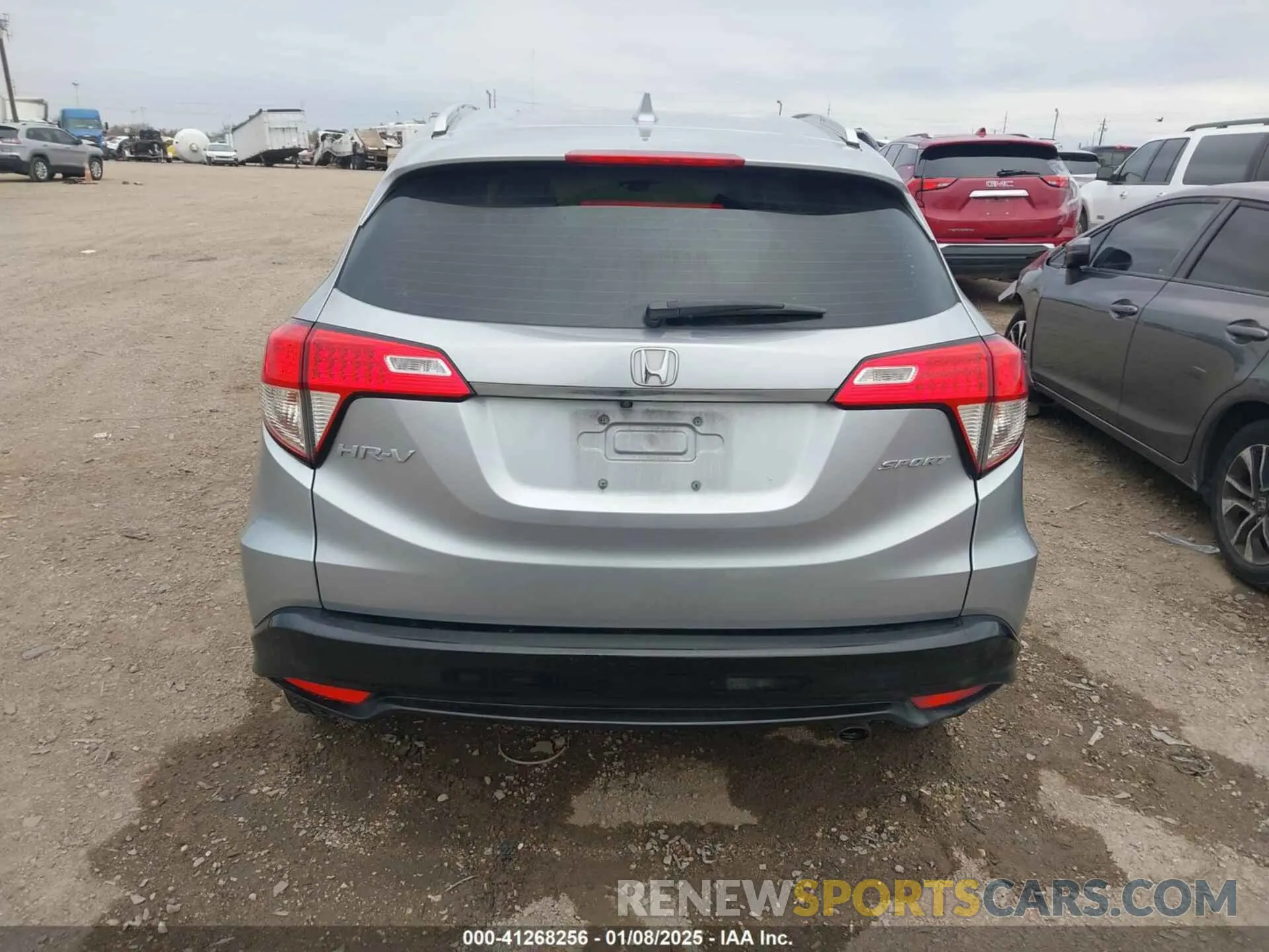 17 Photograph of a damaged car 3CZRU5H16KG707487 HONDA HR-V 2019