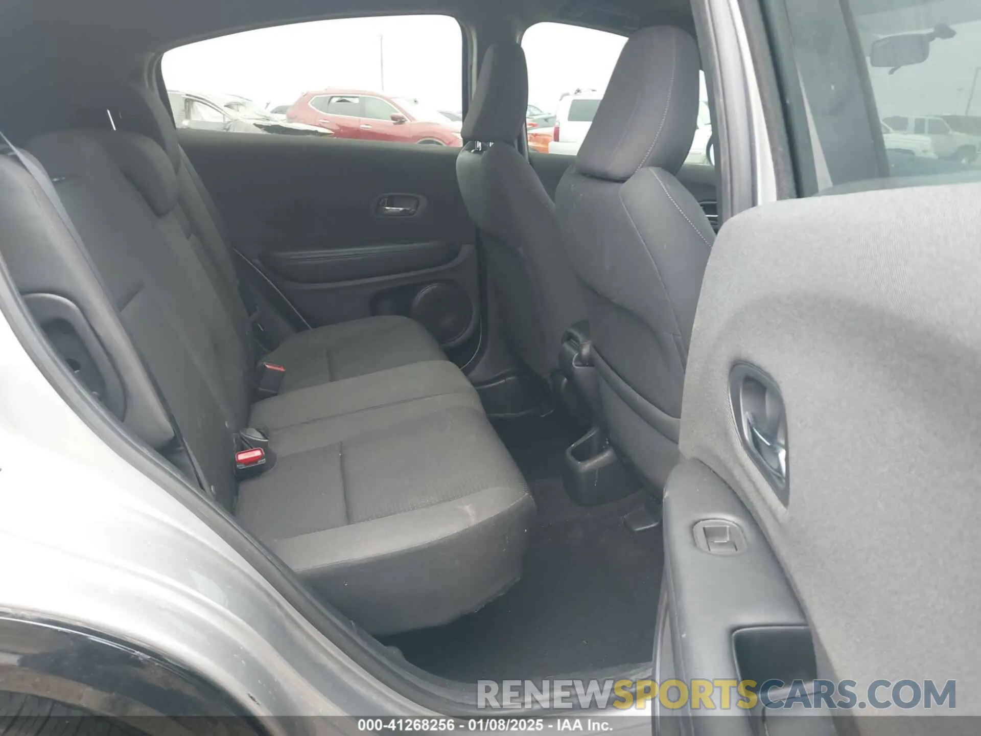 8 Photograph of a damaged car 3CZRU5H16KG707487 HONDA HR-V 2019