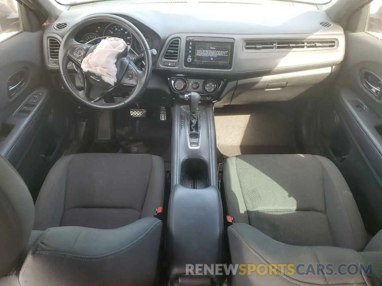 8 Photograph of a damaged car 3CZRU5H17KM721139 HONDA HR-V 2019