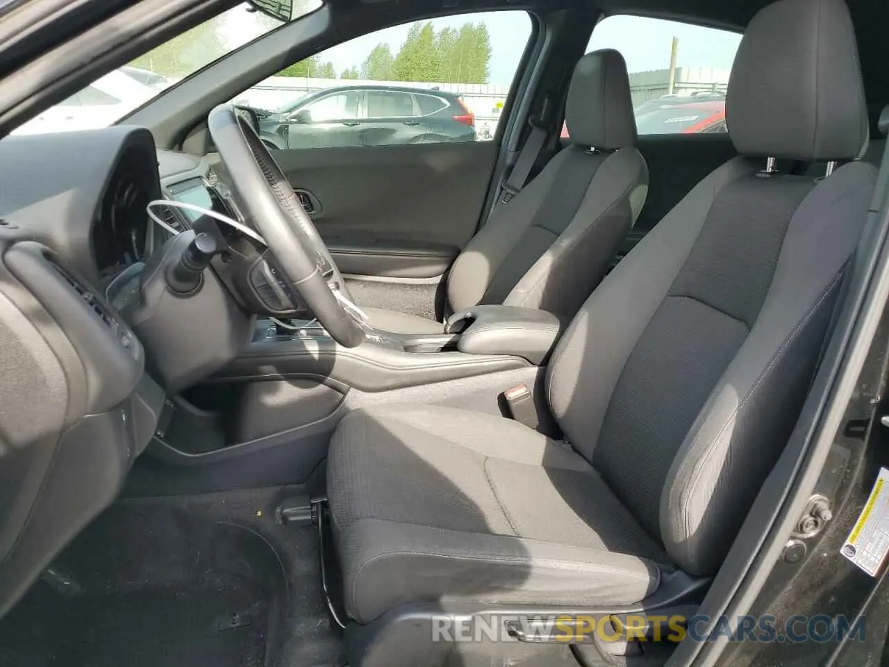 7 Photograph of a damaged car 3CZRU5H17KM727099 HONDA HR-V 2019