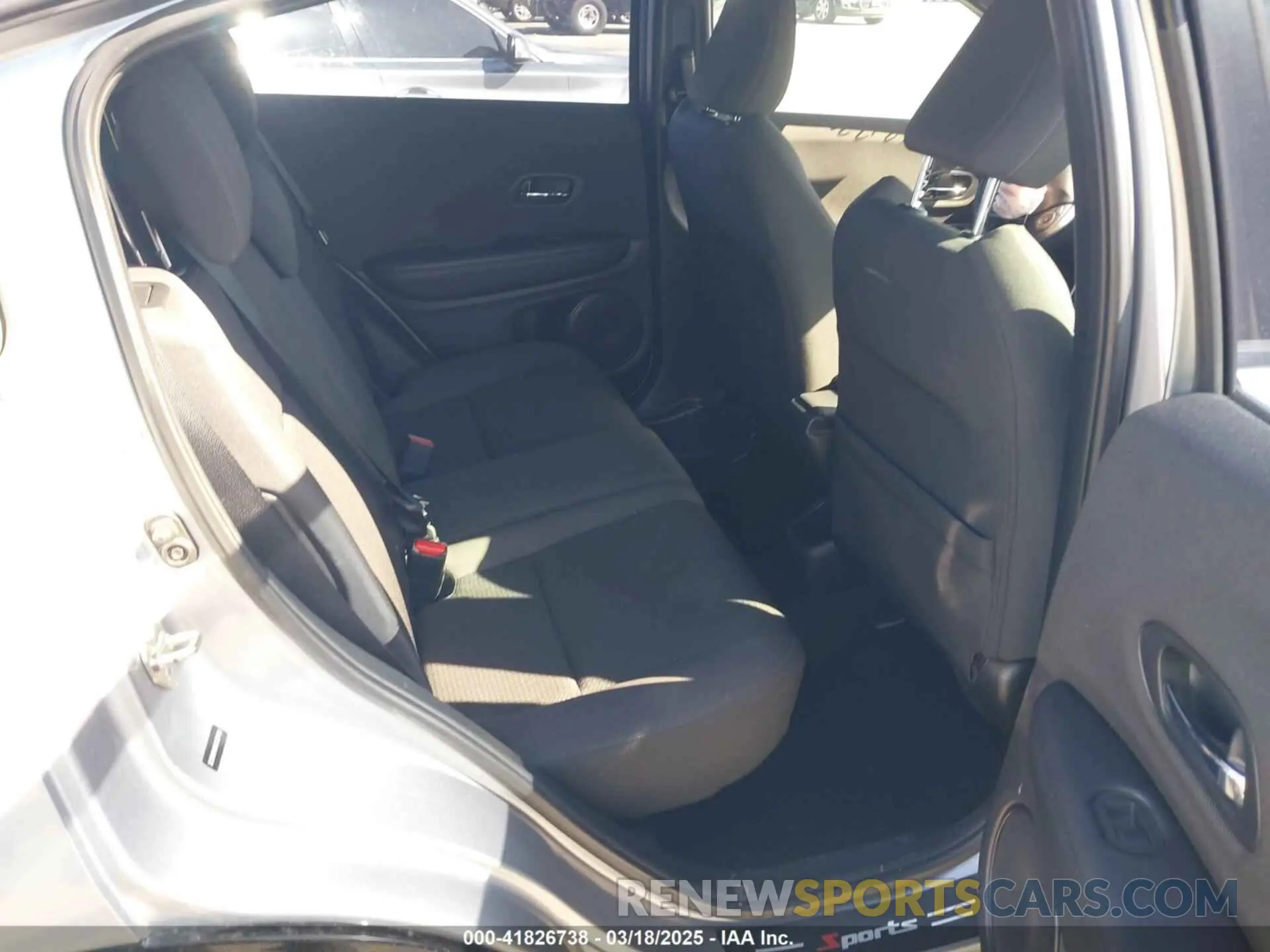 8 Photograph of a damaged car 3CZRU5H18KG707491 HONDA HR-V 2019