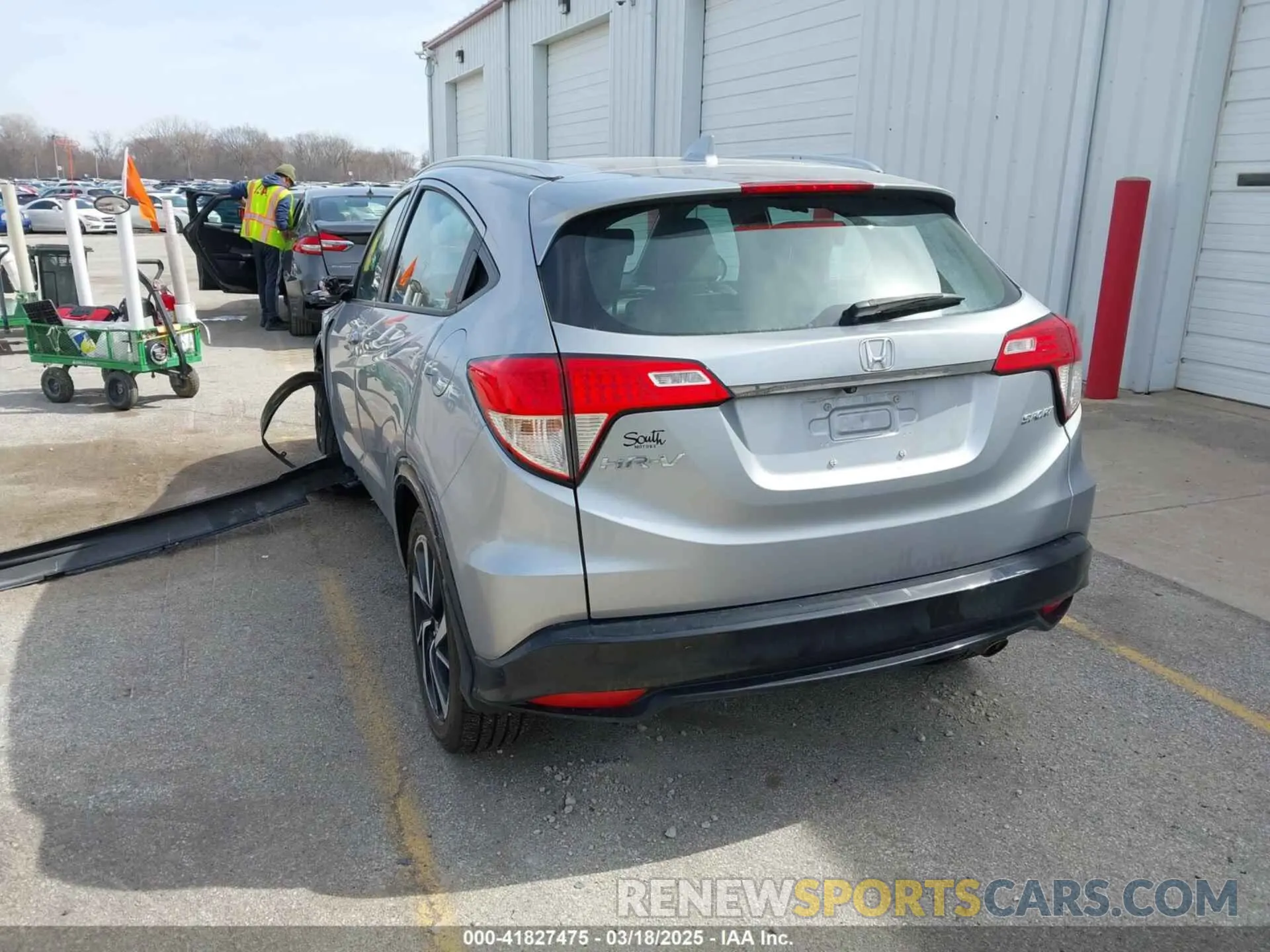 3 Photograph of a damaged car 3CZRU5H18KM730481 HONDA HR-V 2019