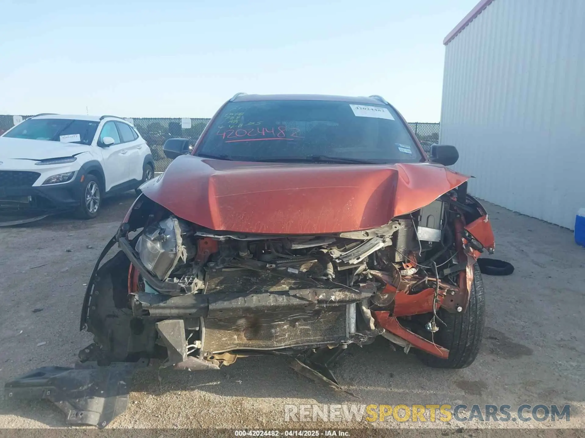 11 Photograph of a damaged car 3CZRU5H19KG700663 HONDA HR-V 2019