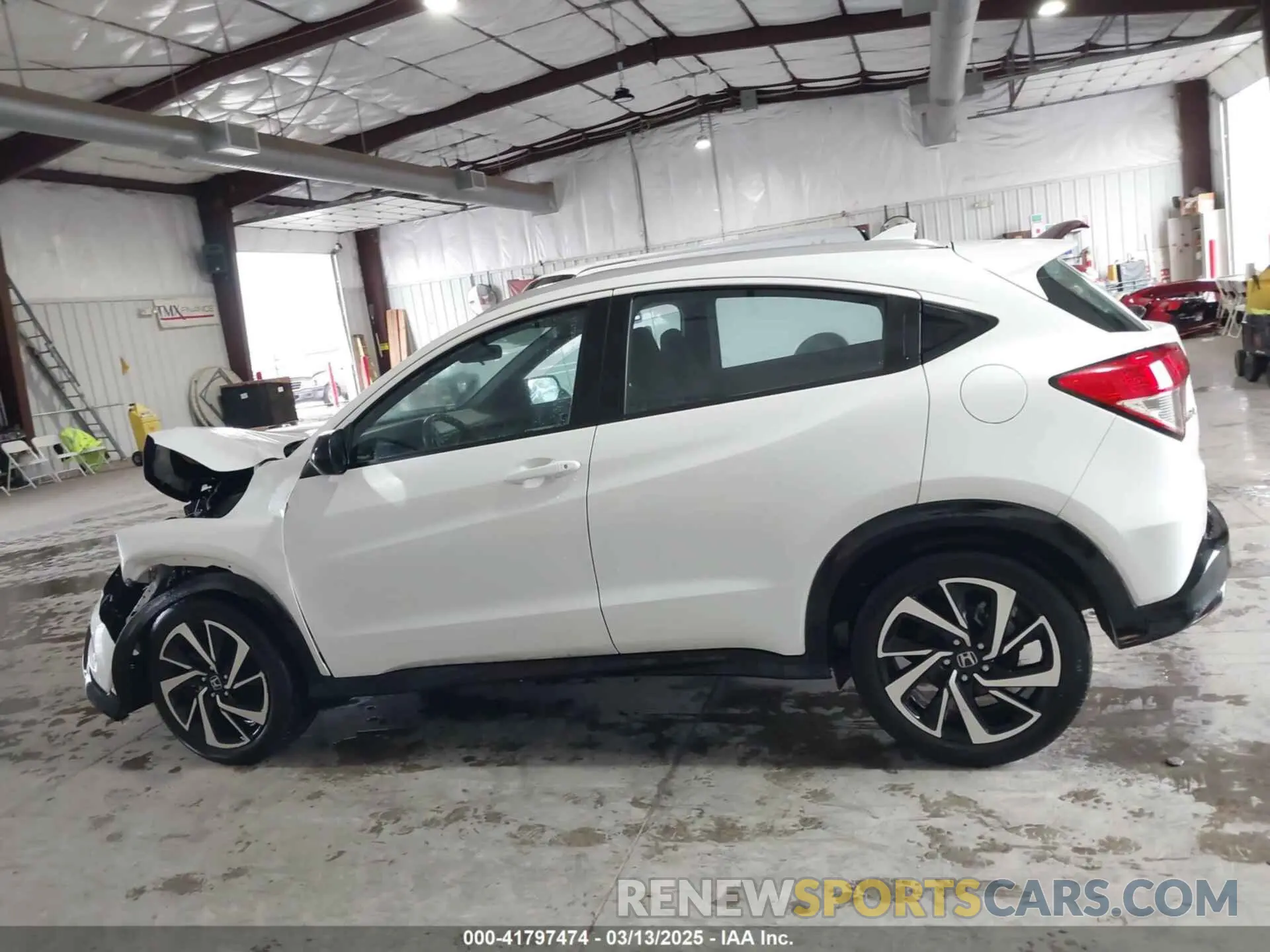 14 Photograph of a damaged car 3CZRU5H1XKM707526 HONDA HR-V 2019