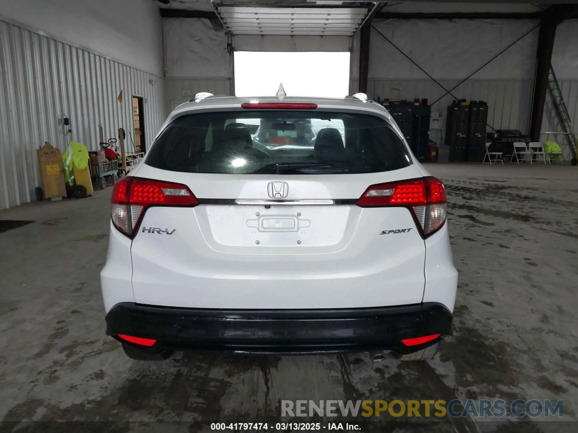 16 Photograph of a damaged car 3CZRU5H1XKM707526 HONDA HR-V 2019