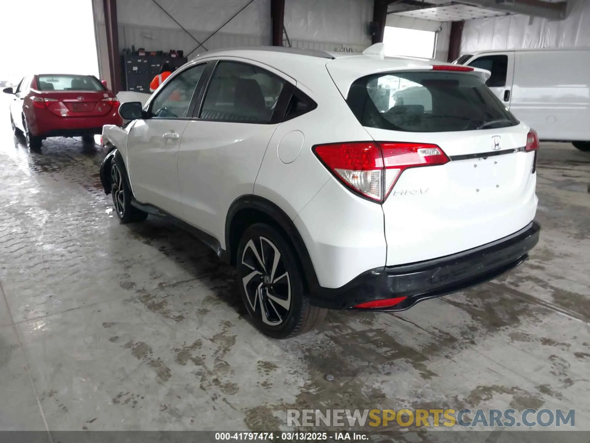 3 Photograph of a damaged car 3CZRU5H1XKM707526 HONDA HR-V 2019