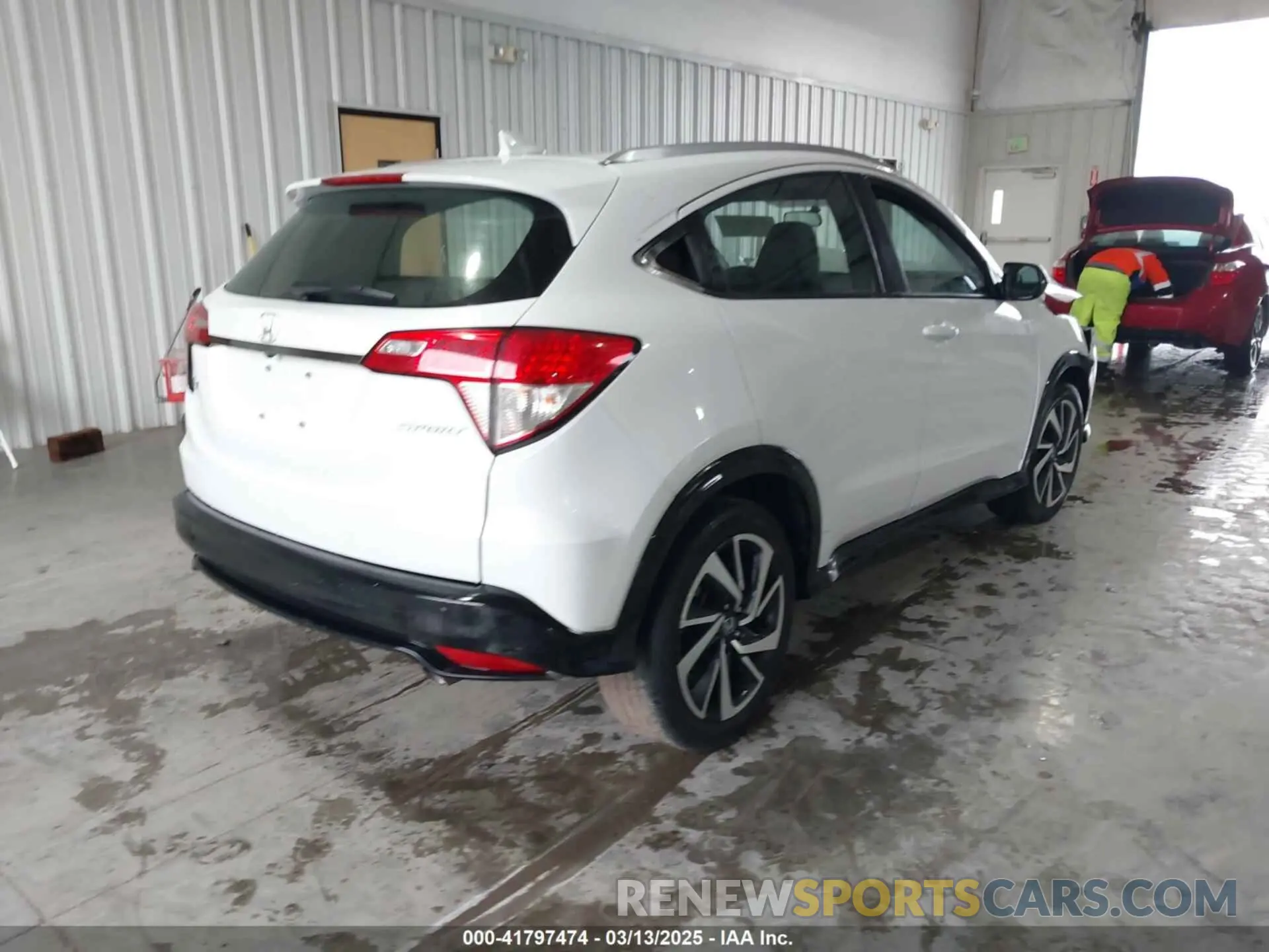 4 Photograph of a damaged car 3CZRU5H1XKM707526 HONDA HR-V 2019