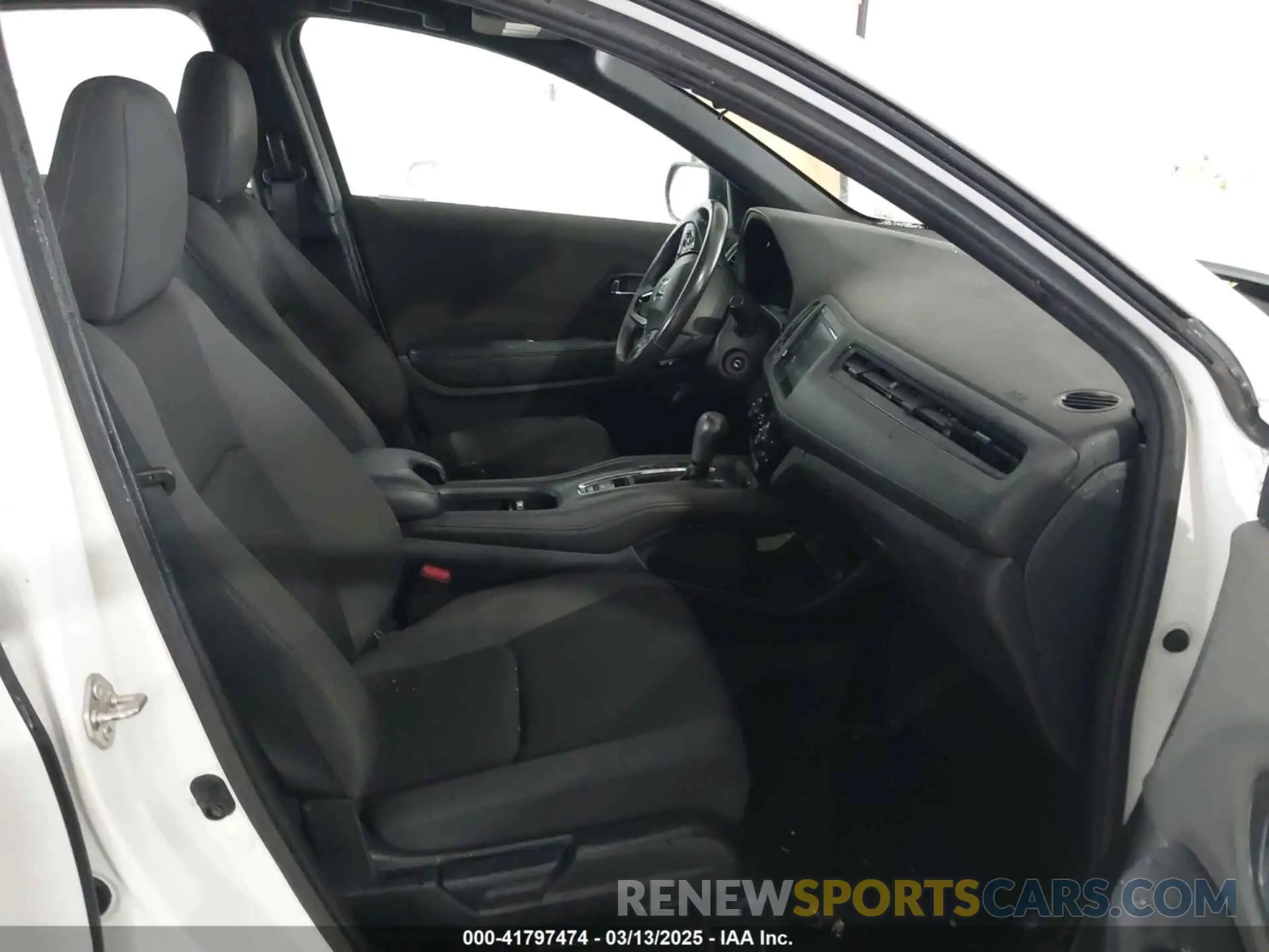 5 Photograph of a damaged car 3CZRU5H1XKM707526 HONDA HR-V 2019