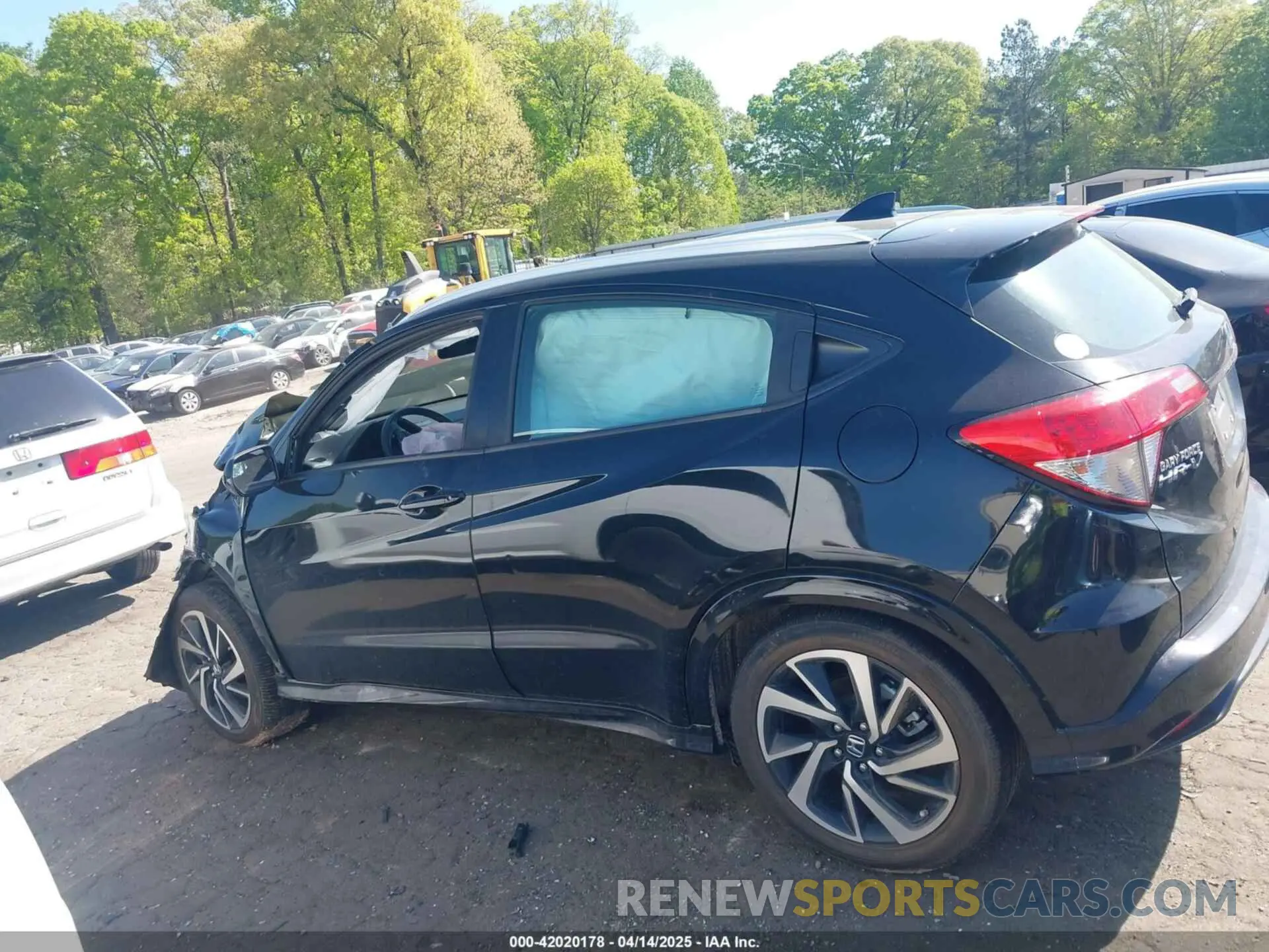 14 Photograph of a damaged car 3CZRU5H1XKM728022 HONDA HR-V 2019