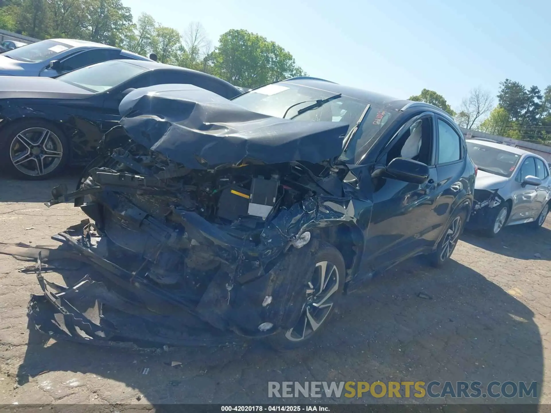 2 Photograph of a damaged car 3CZRU5H1XKM728022 HONDA HR-V 2019