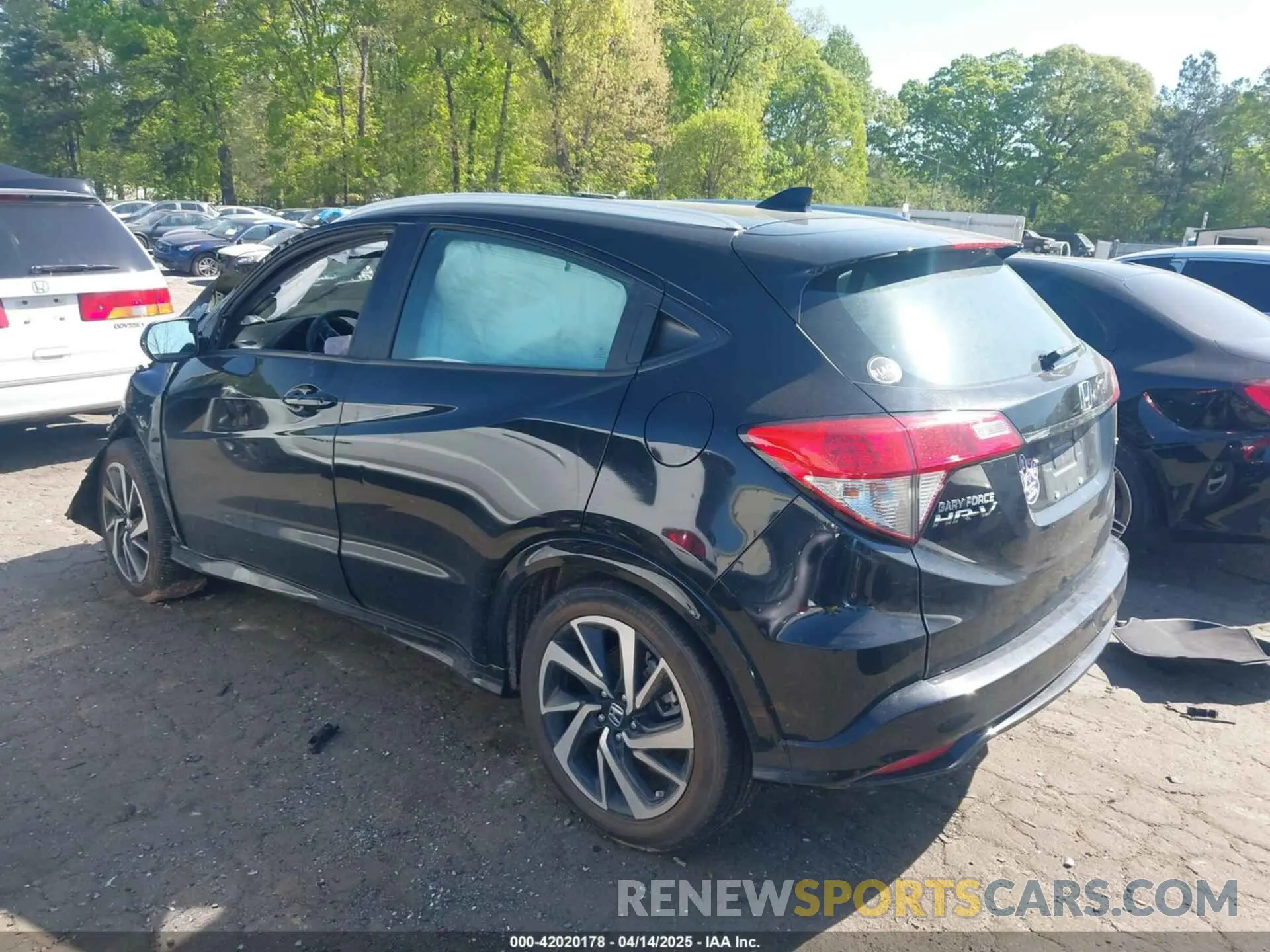 3 Photograph of a damaged car 3CZRU5H1XKM728022 HONDA HR-V 2019