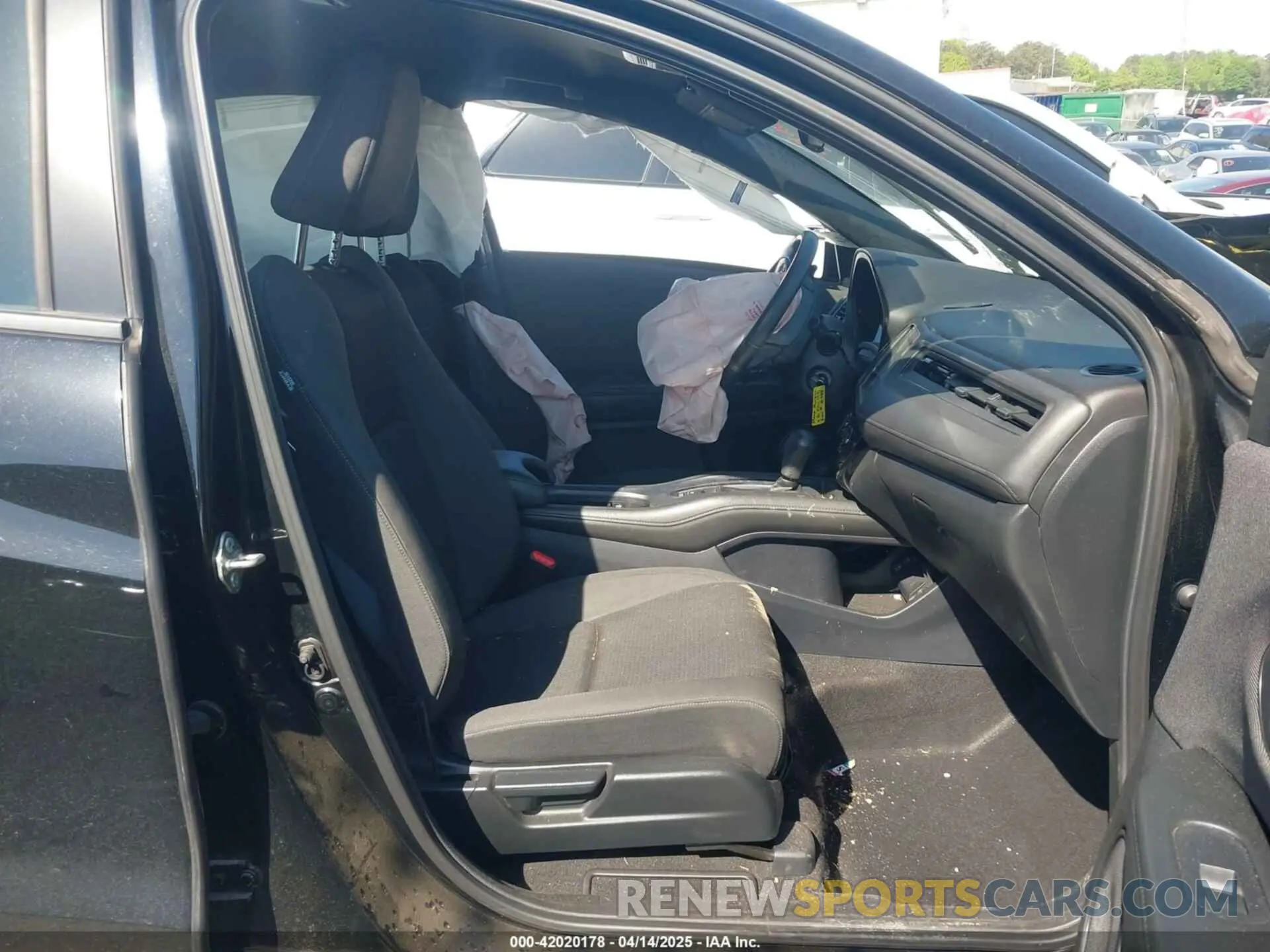 5 Photograph of a damaged car 3CZRU5H1XKM728022 HONDA HR-V 2019