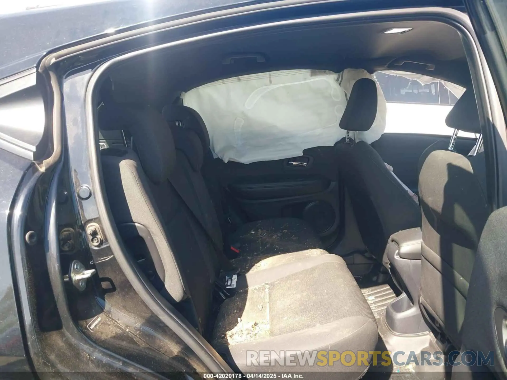 8 Photograph of a damaged car 3CZRU5H1XKM728022 HONDA HR-V 2019
