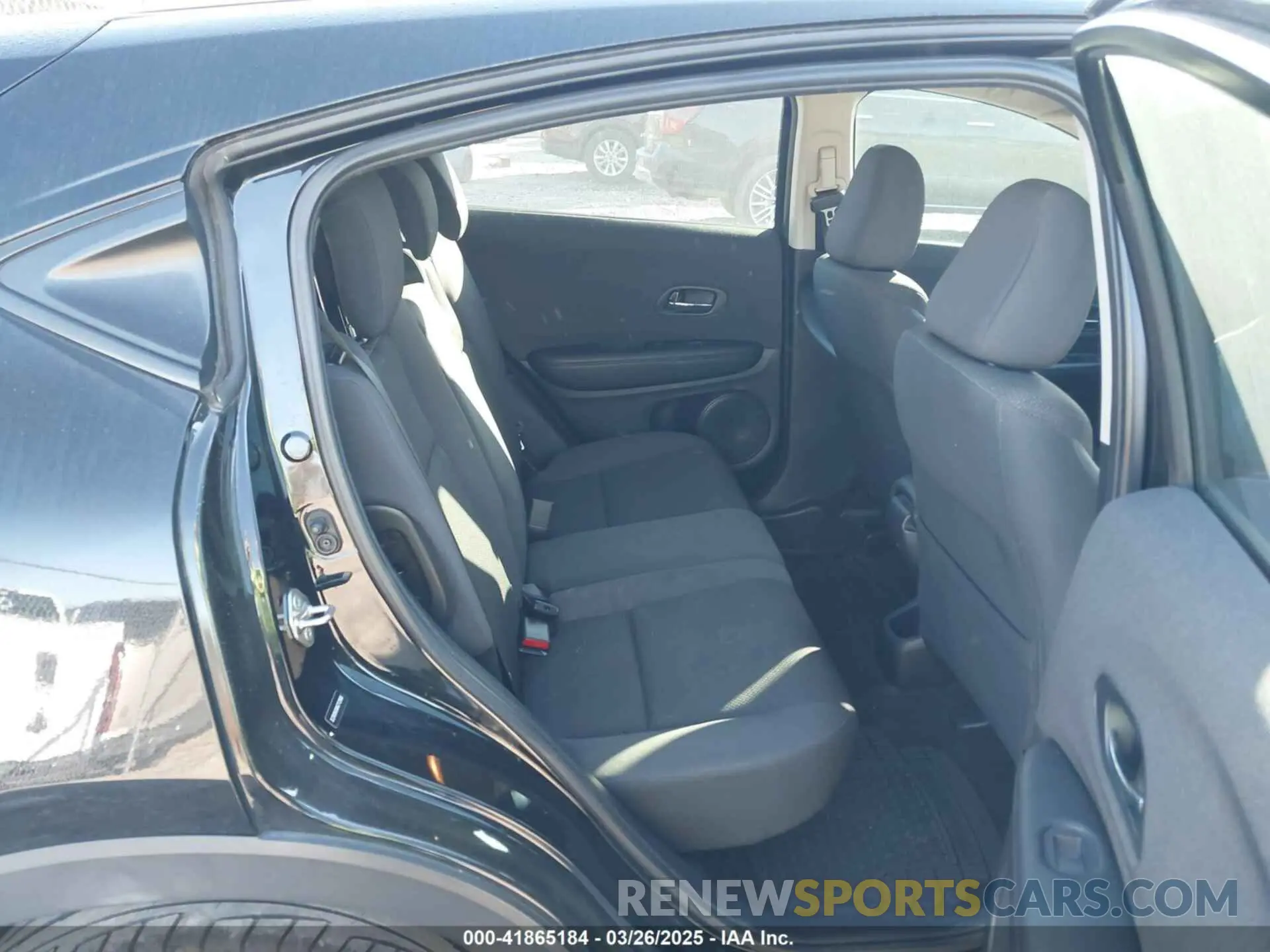 8 Photograph of a damaged car 3CZRU5H30KG712900 HONDA HR-V 2019