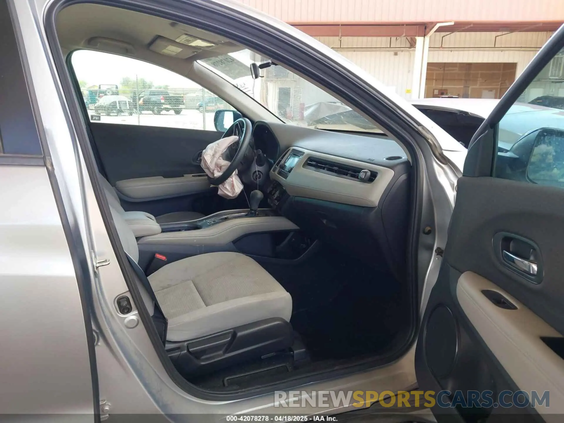 5 Photograph of a damaged car 3CZRU5H32KG701297 HONDA HR-V 2019