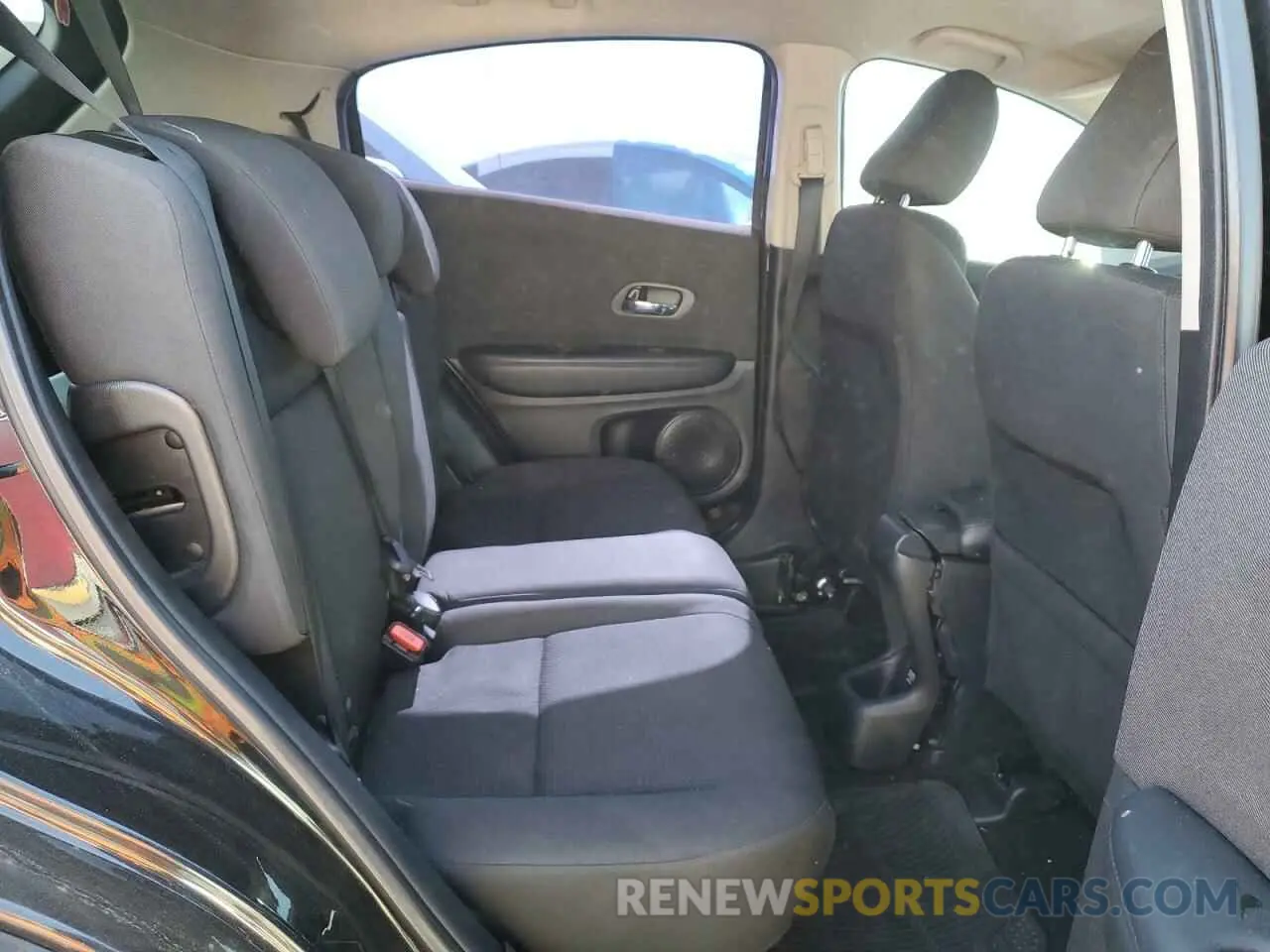 10 Photograph of a damaged car 3CZRU5H32KM706405 HONDA HR-V 2019