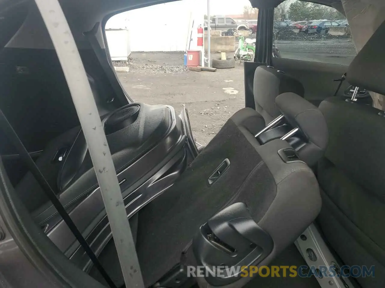 11 Photograph of a damaged car 3CZRU5H32KM720501 HONDA HR-V 2019