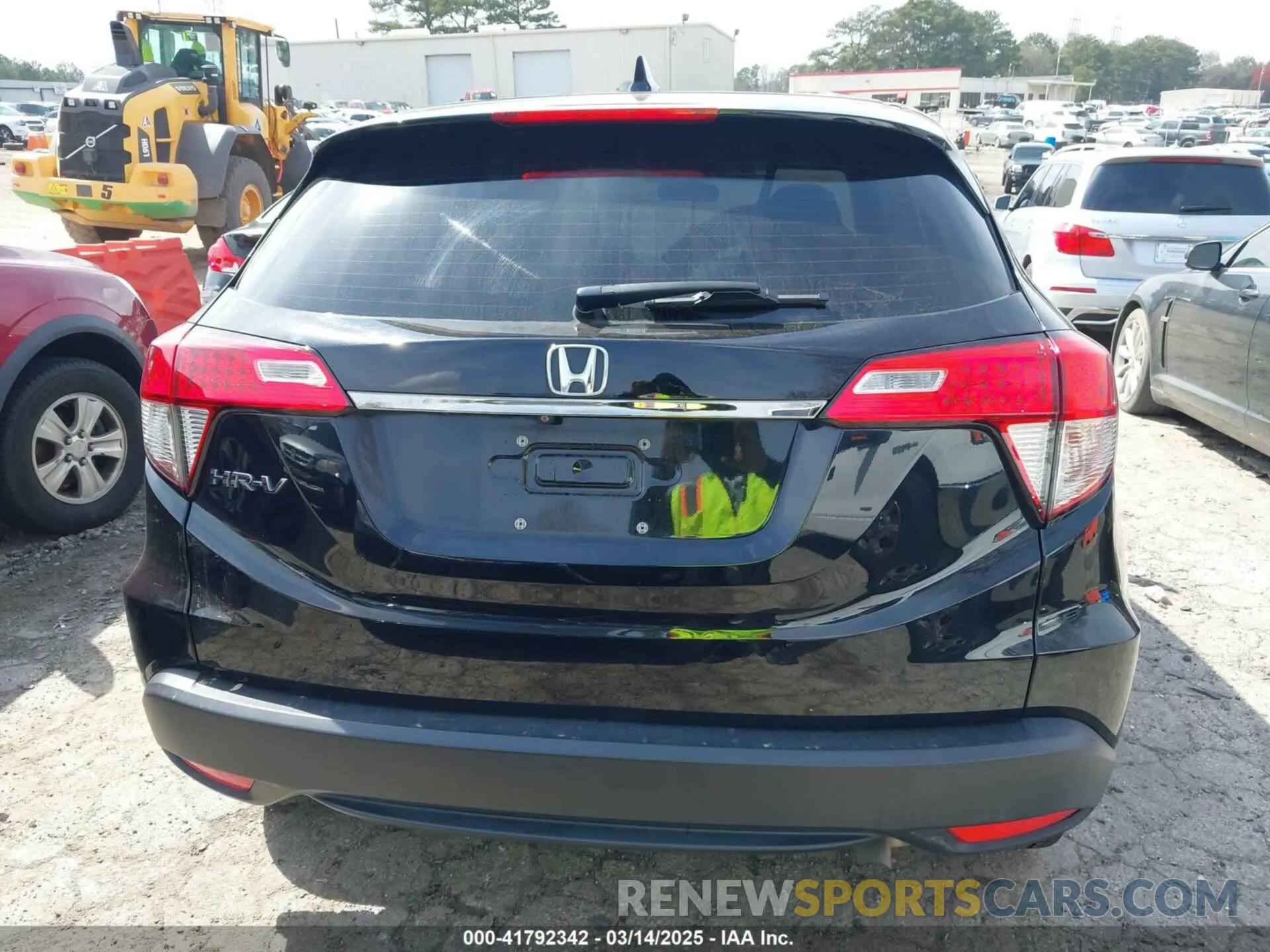 16 Photograph of a damaged car 3CZRU5H33KG709036 HONDA HR-V 2019