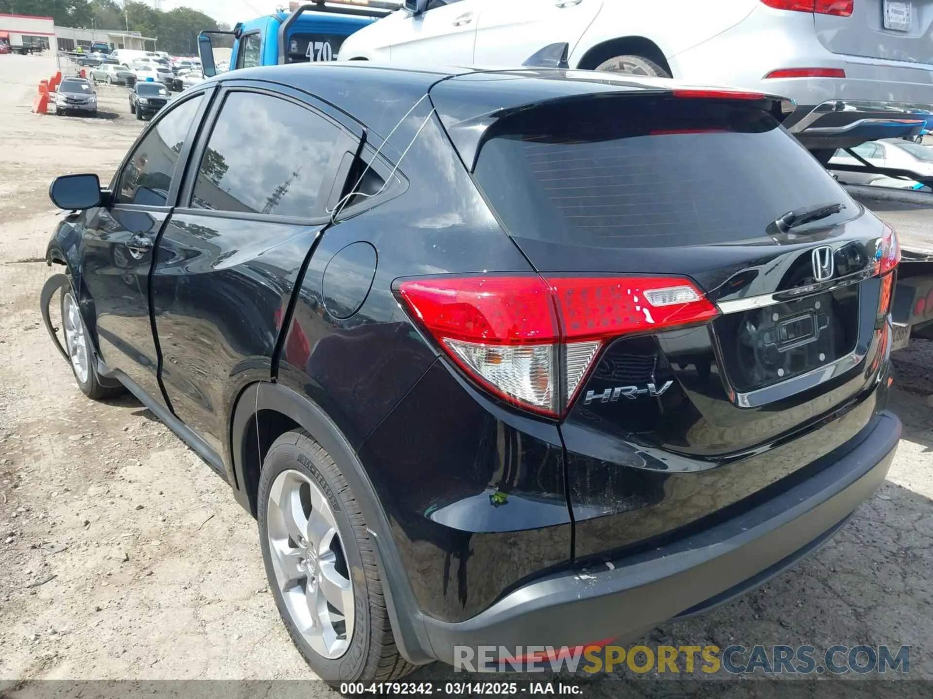 3 Photograph of a damaged car 3CZRU5H33KG709036 HONDA HR-V 2019