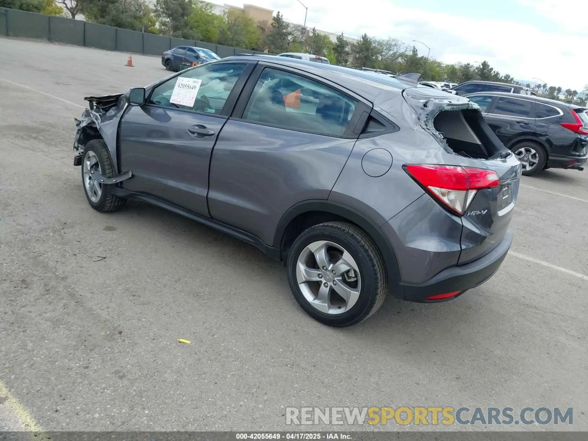 3 Photograph of a damaged car 3CZRU5H33KG714592 HONDA HR-V 2019