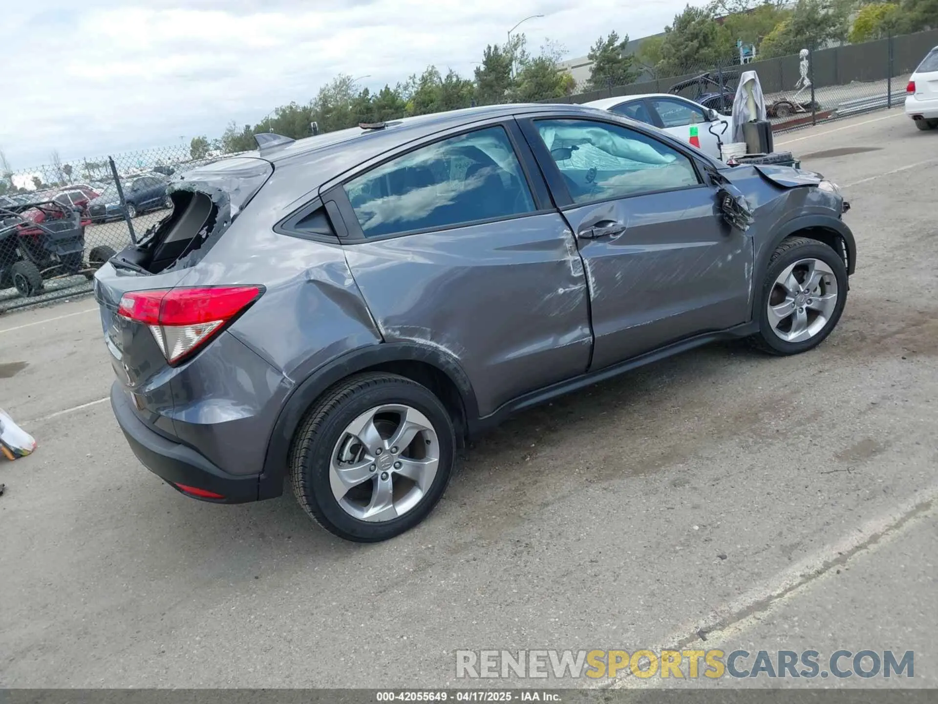 4 Photograph of a damaged car 3CZRU5H33KG714592 HONDA HR-V 2019