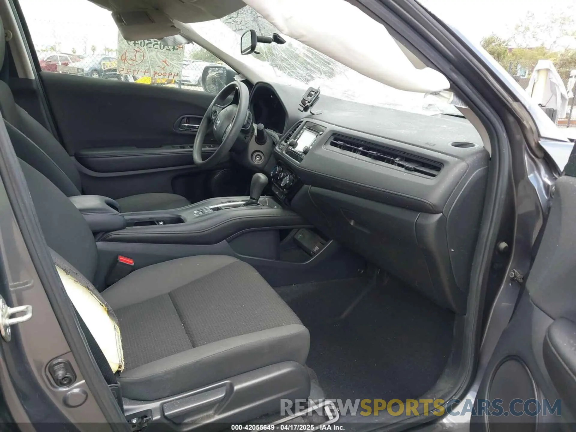 5 Photograph of a damaged car 3CZRU5H33KG714592 HONDA HR-V 2019