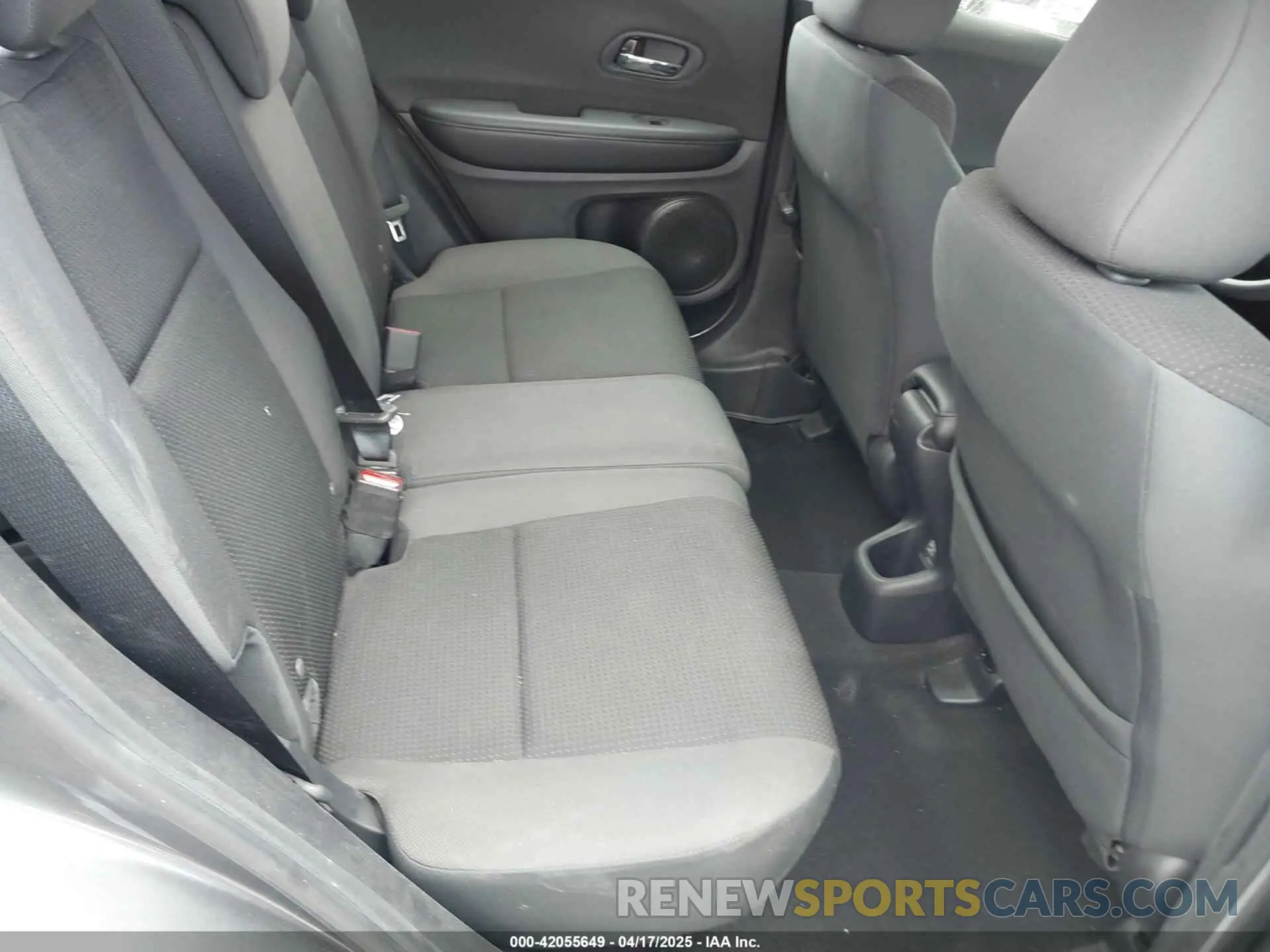 8 Photograph of a damaged car 3CZRU5H33KG714592 HONDA HR-V 2019