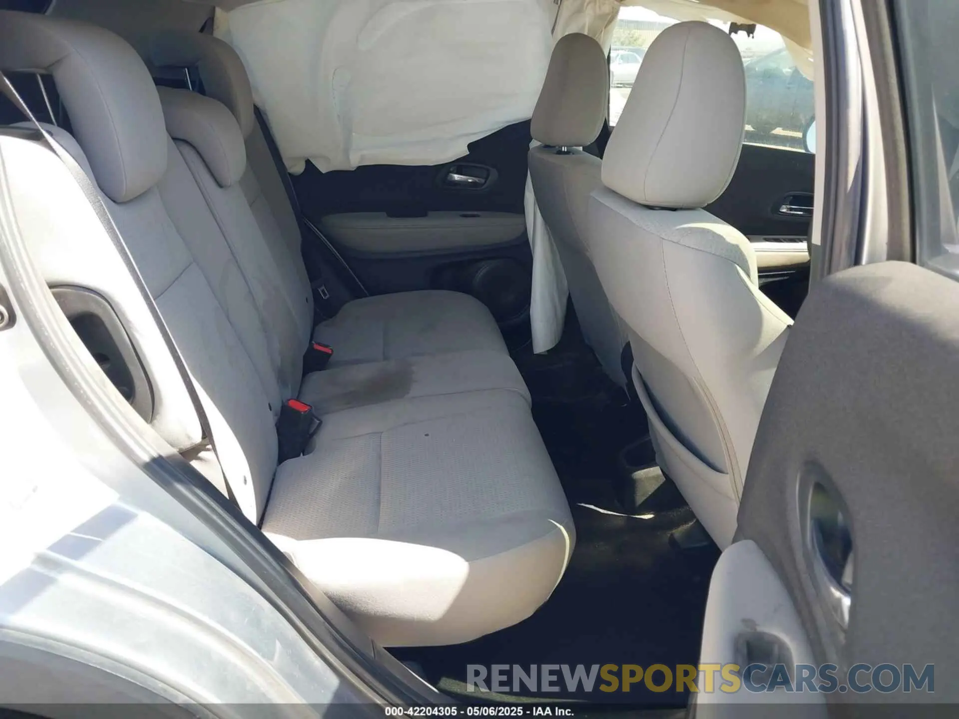 8 Photograph of a damaged car 3CZRU5H33KG714687 HONDA HR-V 2019