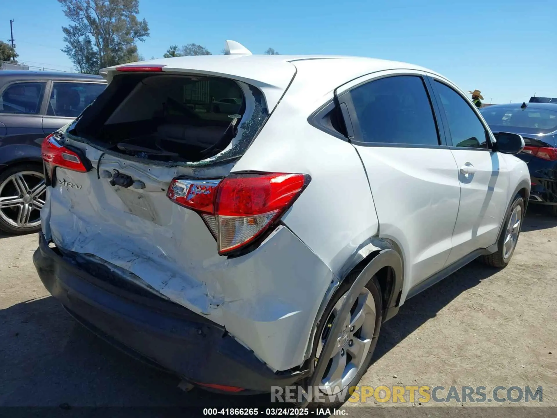 4 Photograph of a damaged car 3CZRU5H33KM730714 HONDA HR-V 2019