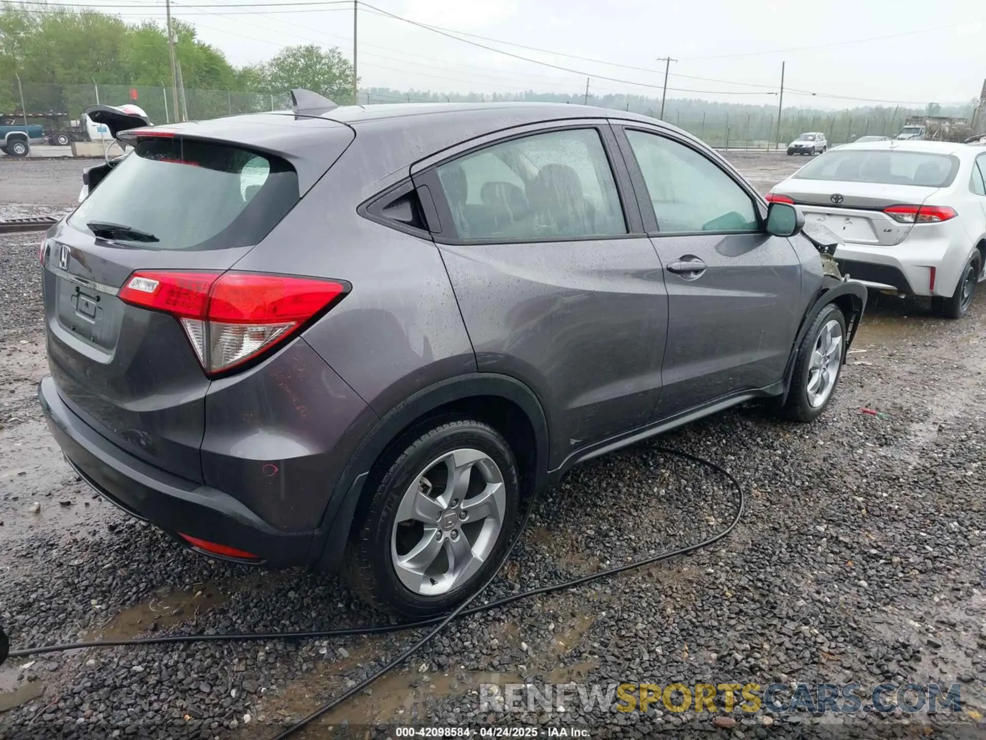 4 Photograph of a damaged car 3CZRU5H34KG702631 HONDA HR-V 2019