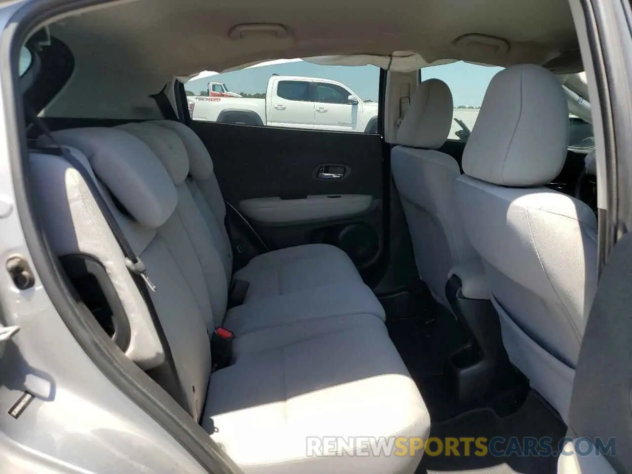 10 Photograph of a damaged car 3CZRU5H34KG706405 HONDA HR-V 2019