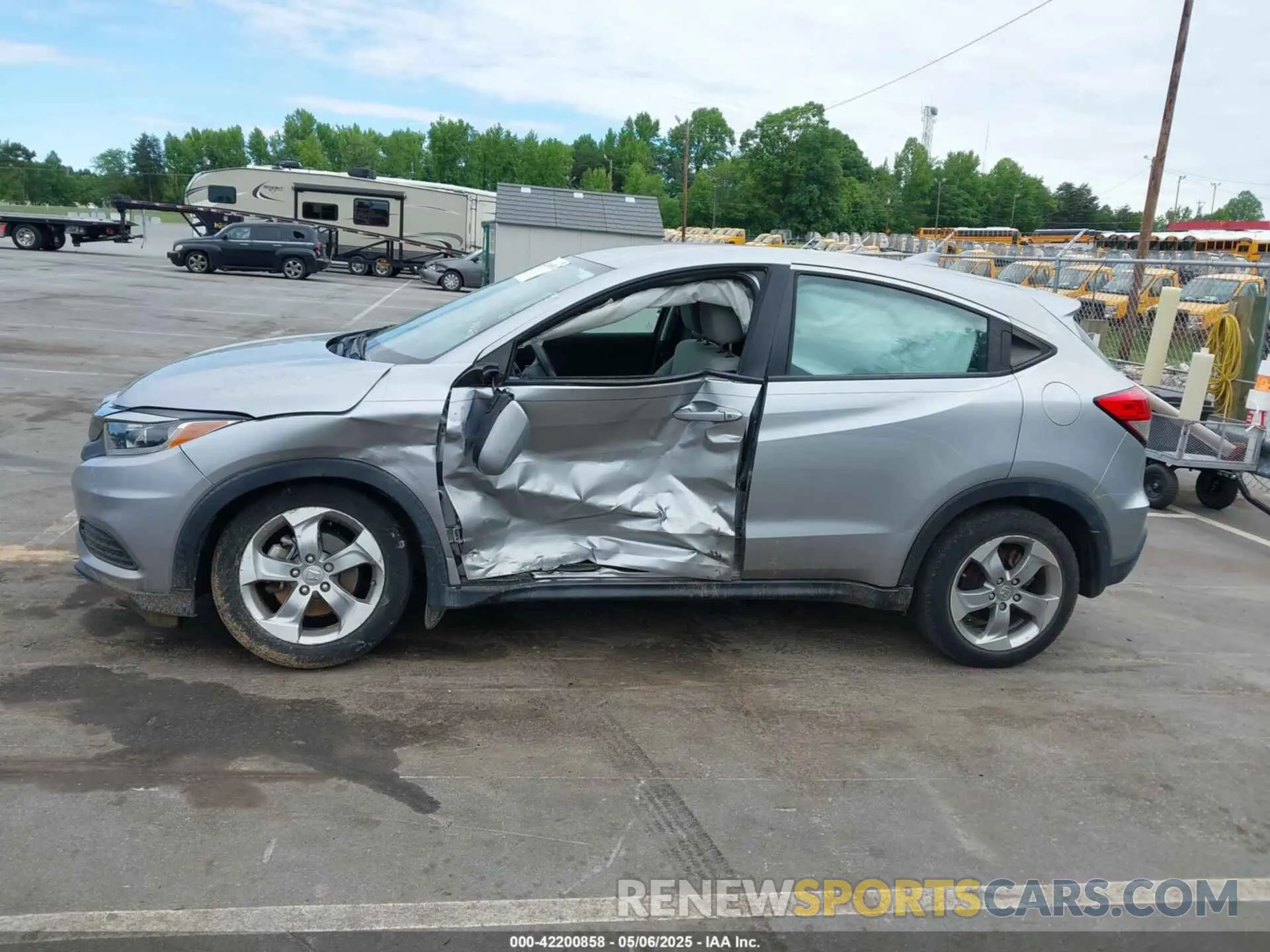 15 Photograph of a damaged car 3CZRU5H34KG712351 HONDA HR-V 2019