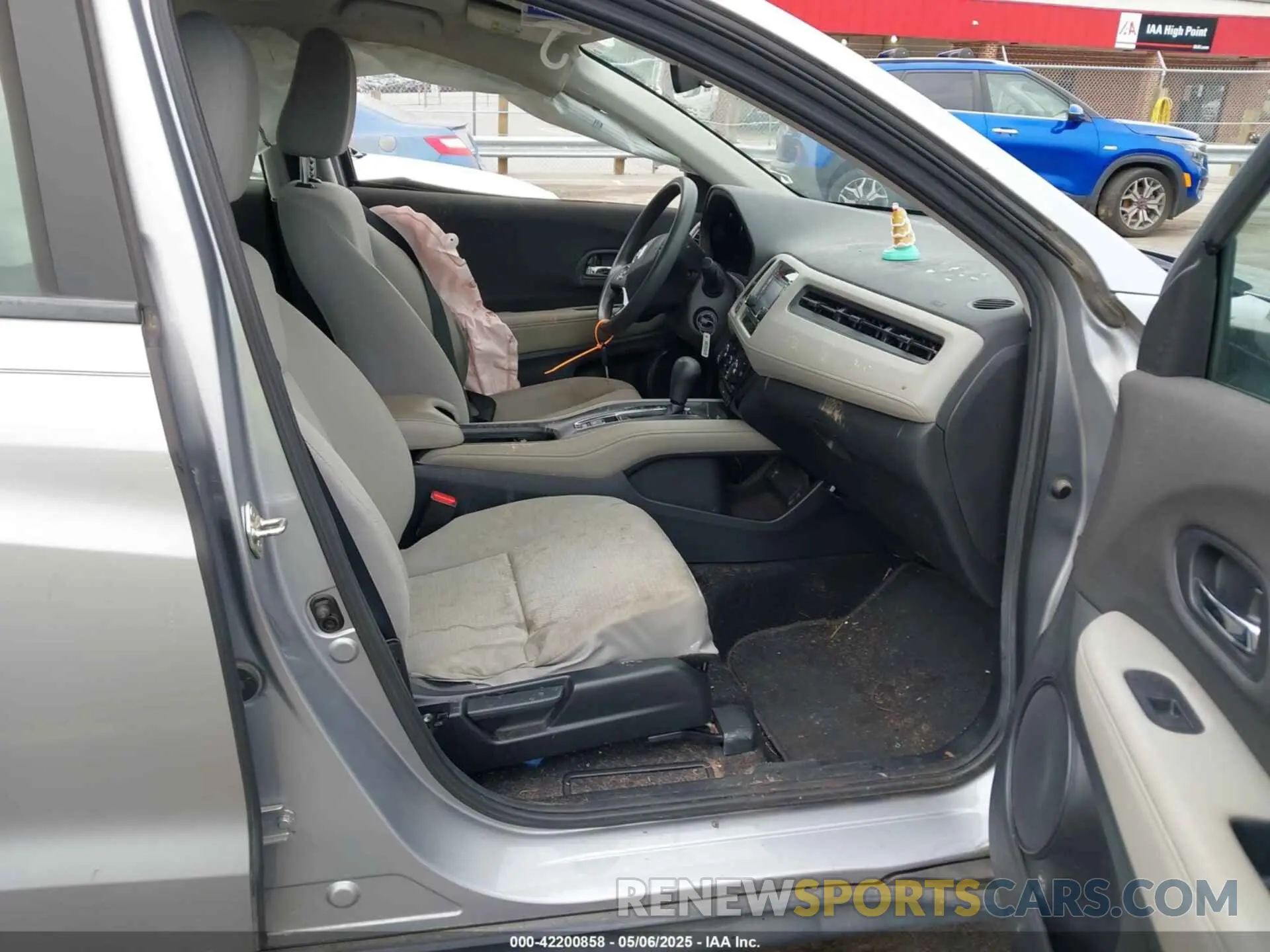 5 Photograph of a damaged car 3CZRU5H34KG712351 HONDA HR-V 2019