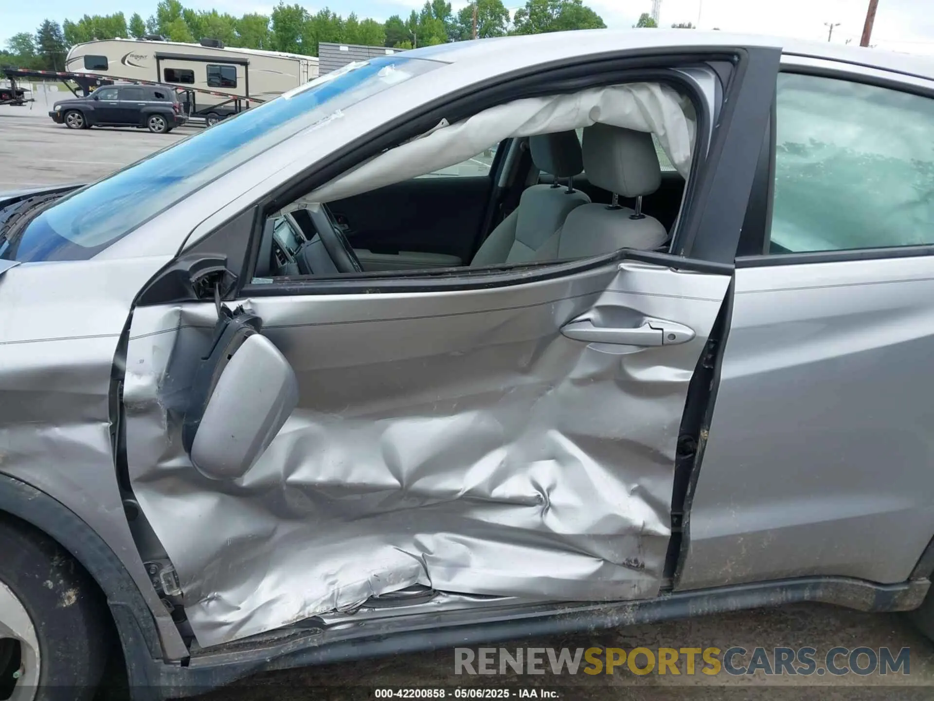 6 Photograph of a damaged car 3CZRU5H34KG712351 HONDA HR-V 2019