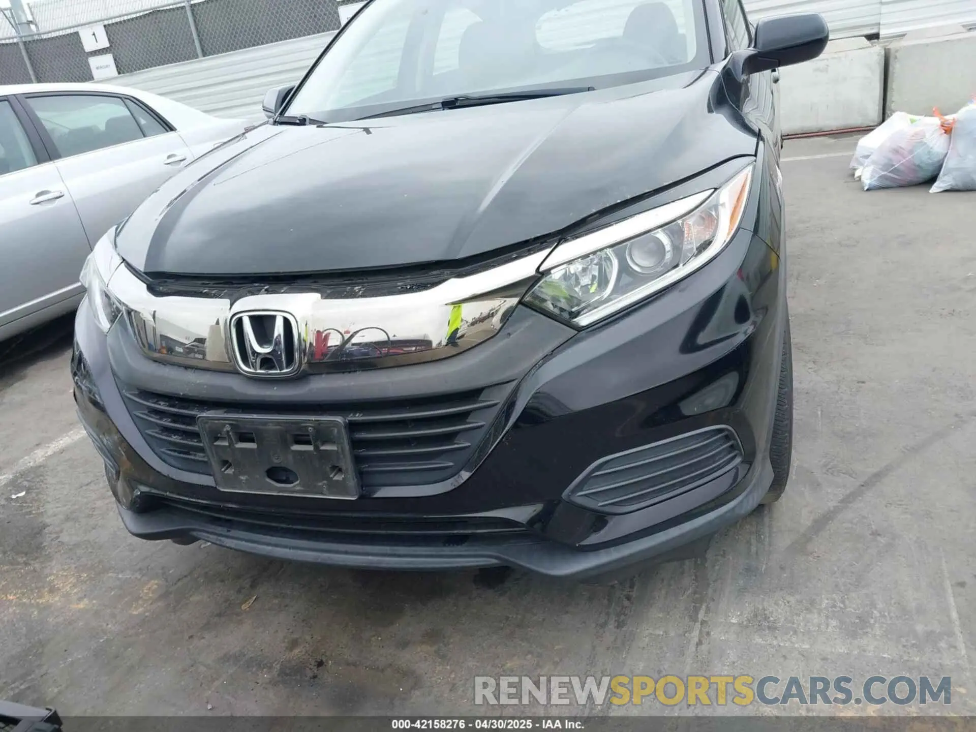 12 Photograph of a damaged car 3CZRU5H35KG711998 HONDA HR-V 2019
