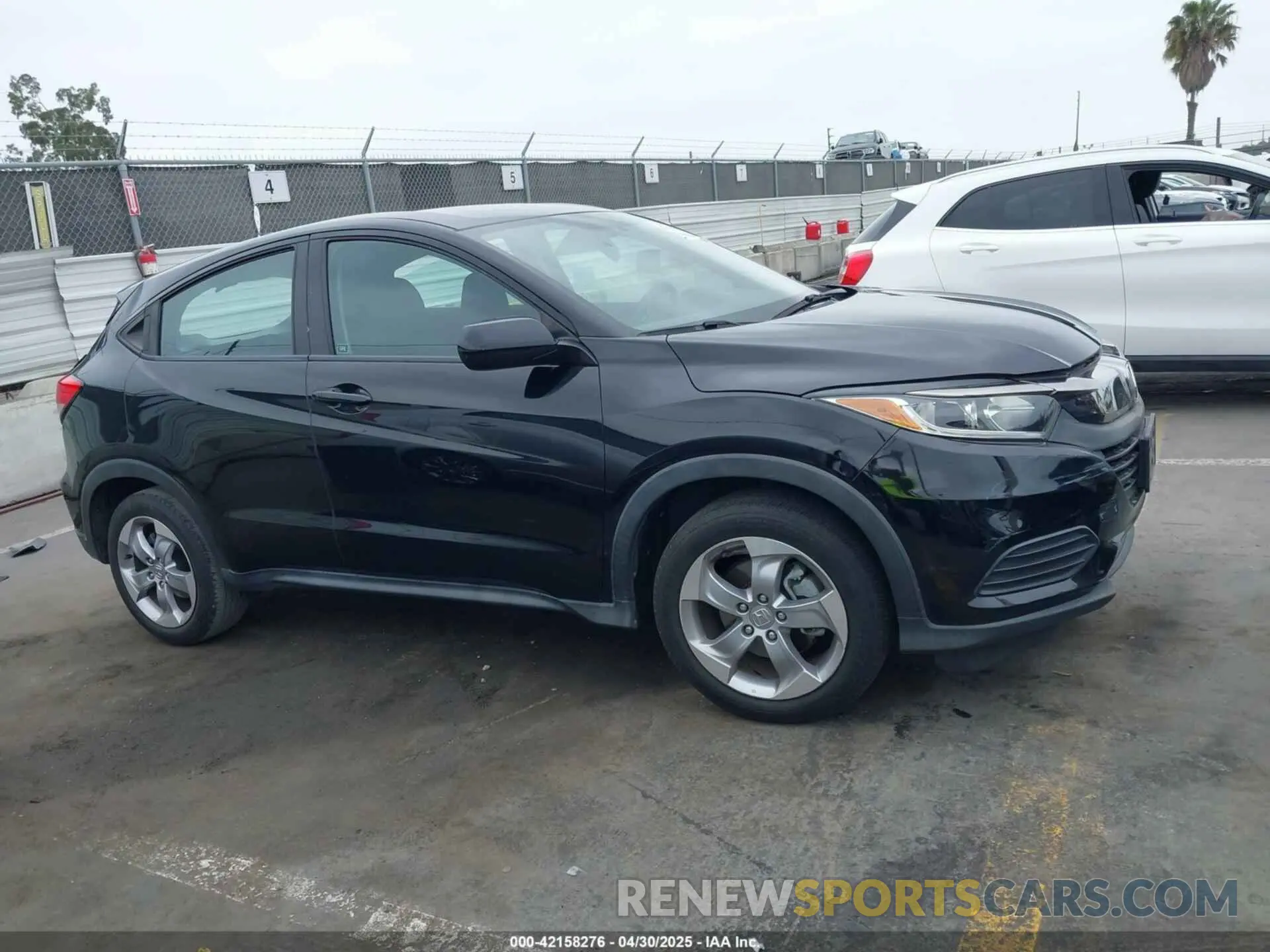 13 Photograph of a damaged car 3CZRU5H35KG711998 HONDA HR-V 2019