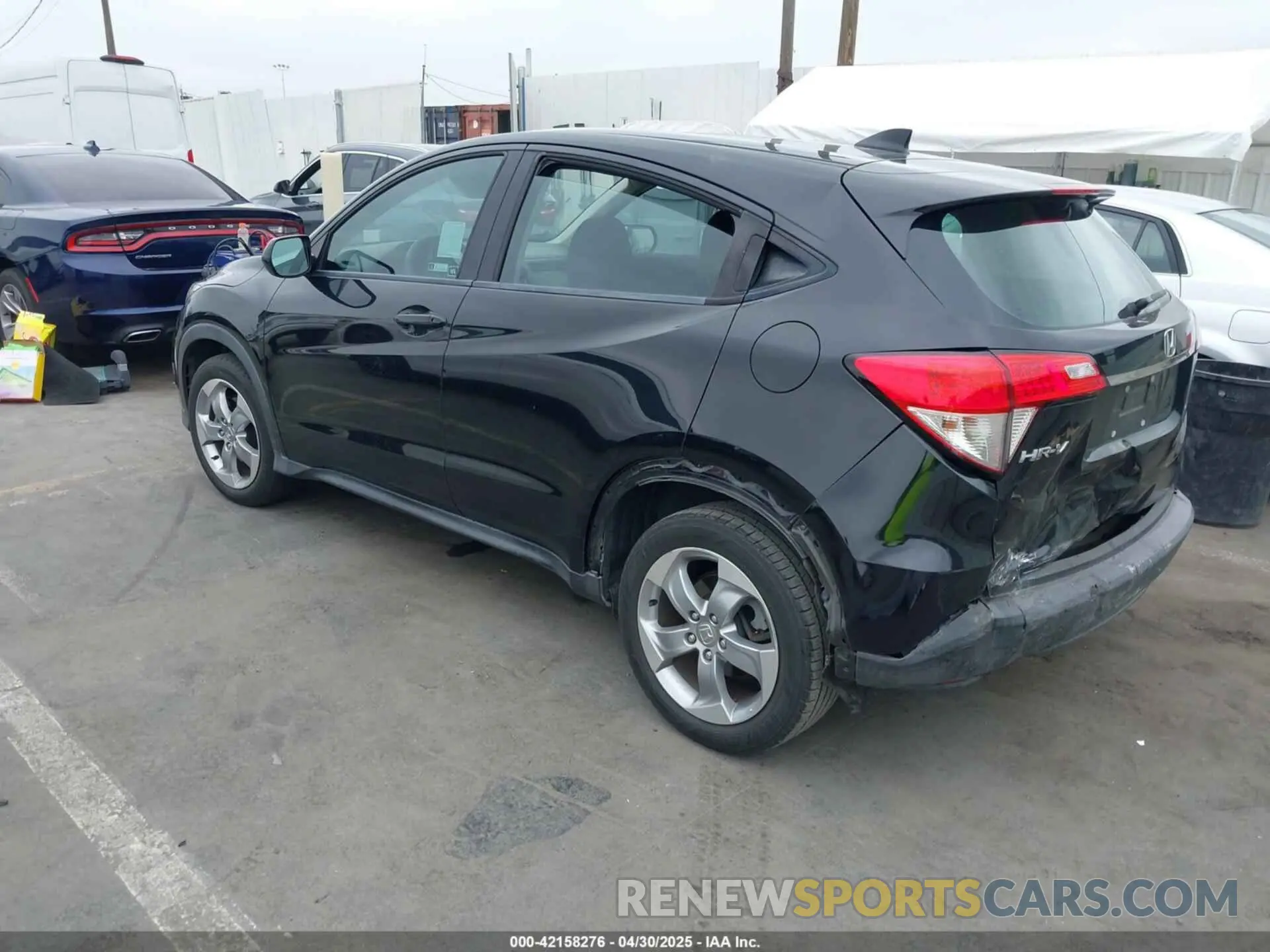 3 Photograph of a damaged car 3CZRU5H35KG711998 HONDA HR-V 2019
