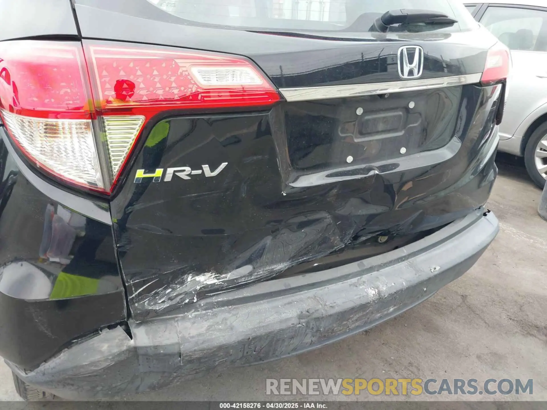 6 Photograph of a damaged car 3CZRU5H35KG711998 HONDA HR-V 2019