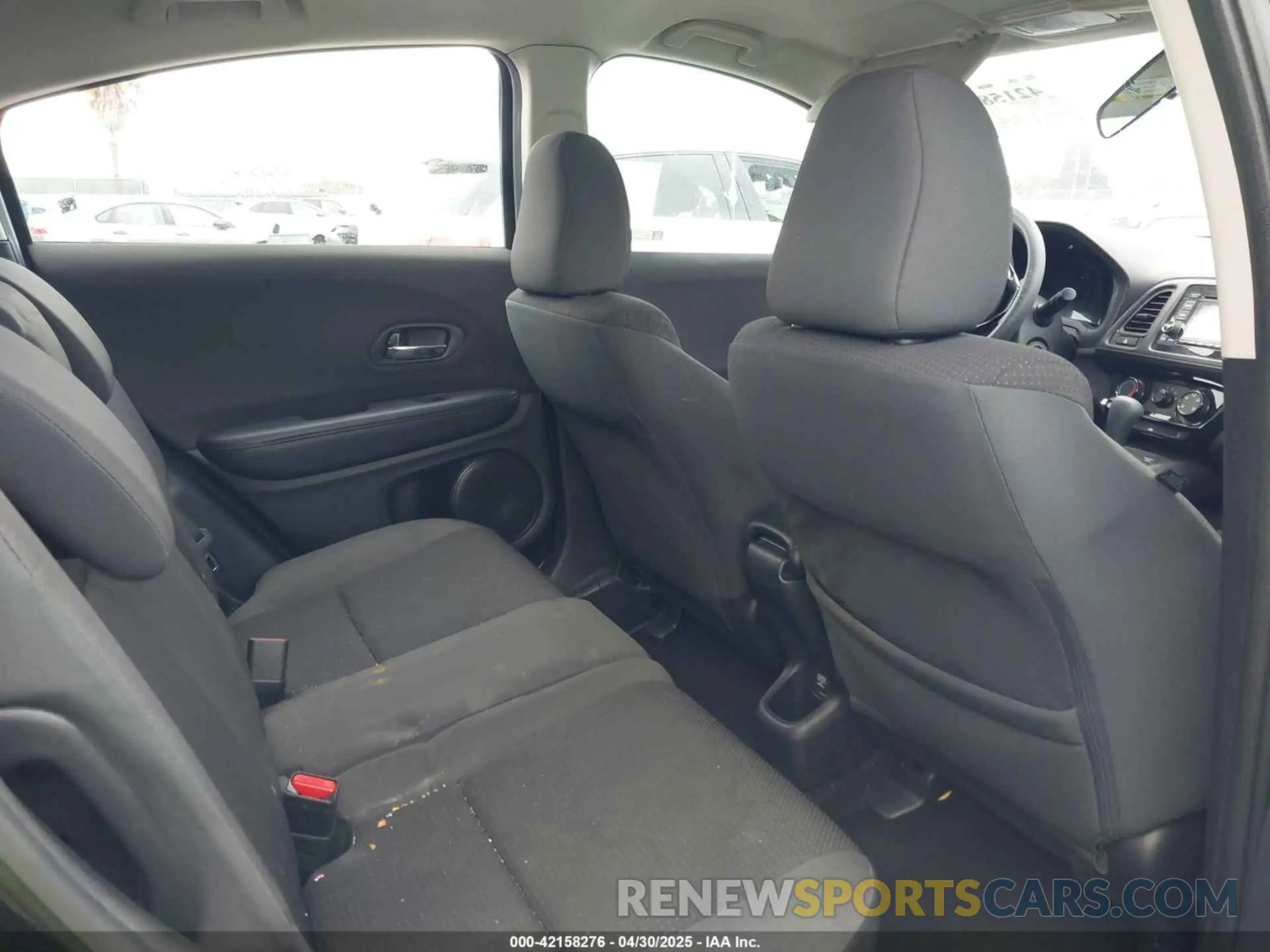 8 Photograph of a damaged car 3CZRU5H35KG711998 HONDA HR-V 2019